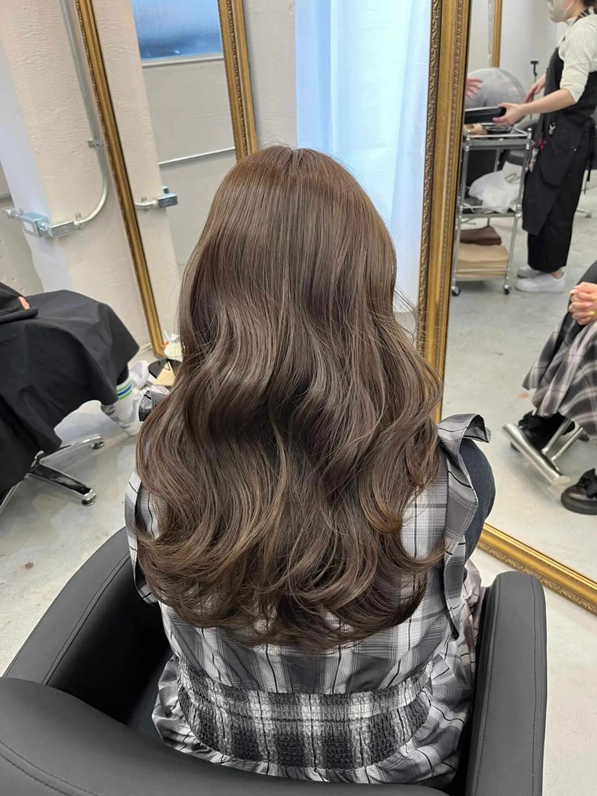 ロング カラー ベージュカラー ブリーチ ミルクティーベージュ ブリーチなしカラー REAL【レアル】所属・グレージュ/透け感 カラー/透明感カラーのヘアスタイル