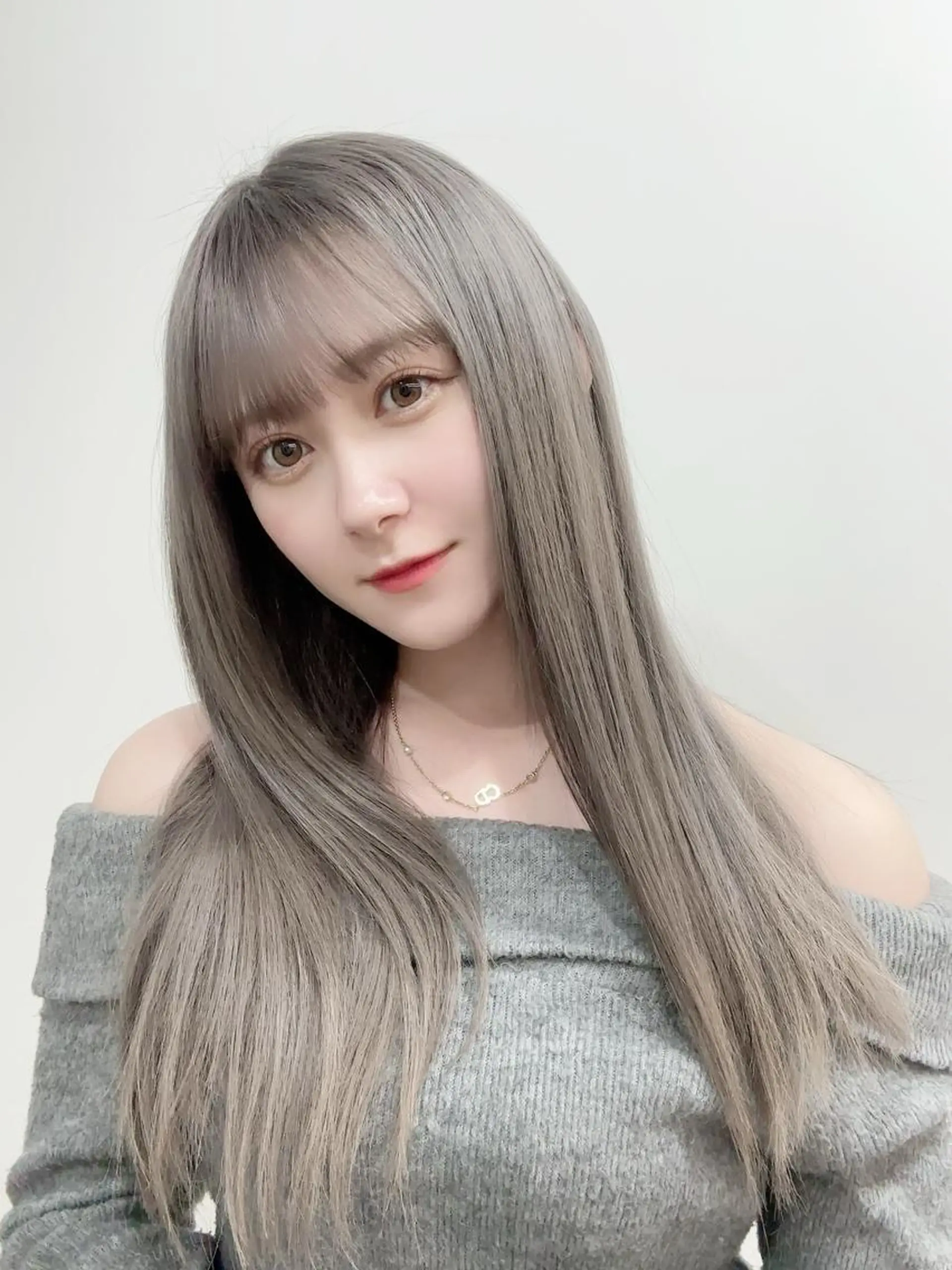 ロング カラー パーマ ヘアアレンジ メンズ キッズ ネイル マツエク・マツパ アイブロウ メンズインナーカラー メンズ韓国風 黒髪 ブルーカラー ブルーブラック カット ヘアカラー トリートメント 武田涼レイヤーカット 髪質改善×縮毛矯正のヘアスタイル
