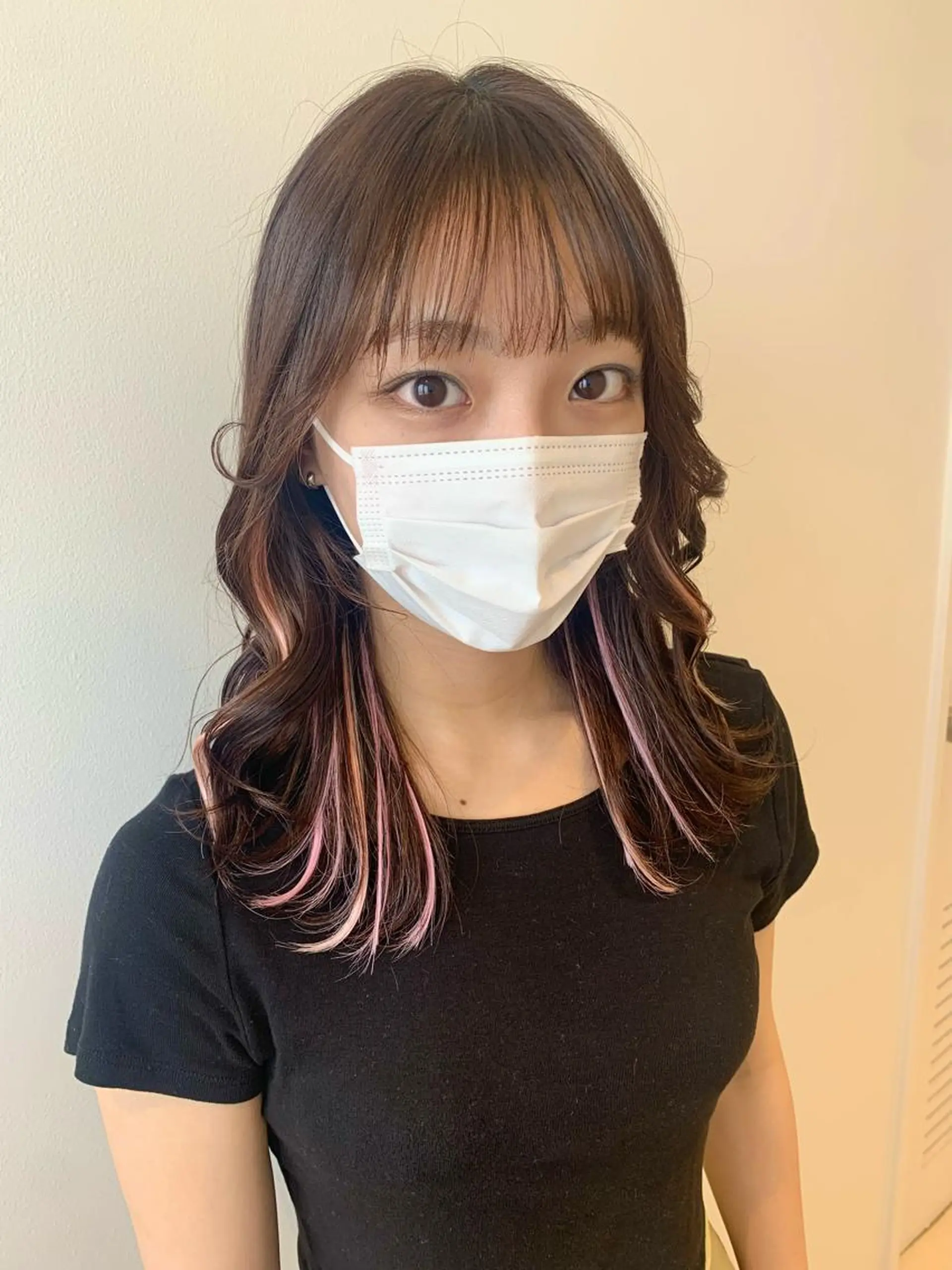 セミロング カラー アイブロウ ハイライトカラー ピンクカラー ハイライト ayumi🌈 インナーカラー🌈のヘアスタイル