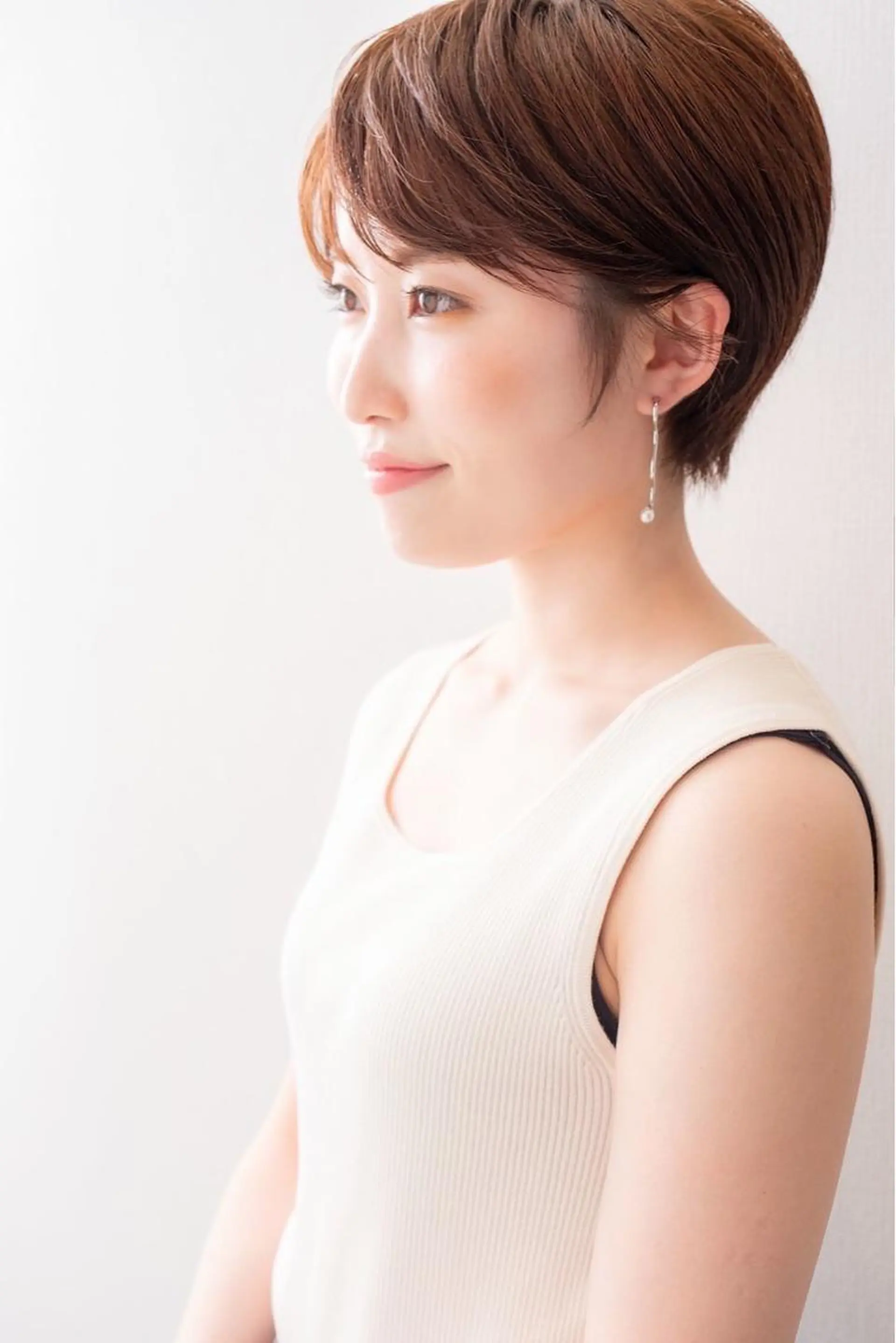 ショート カラー ショートボブ 丸みショート アッシュ アッシュブラウン バレイヤージュ 井村 拓未のヘアスタイル