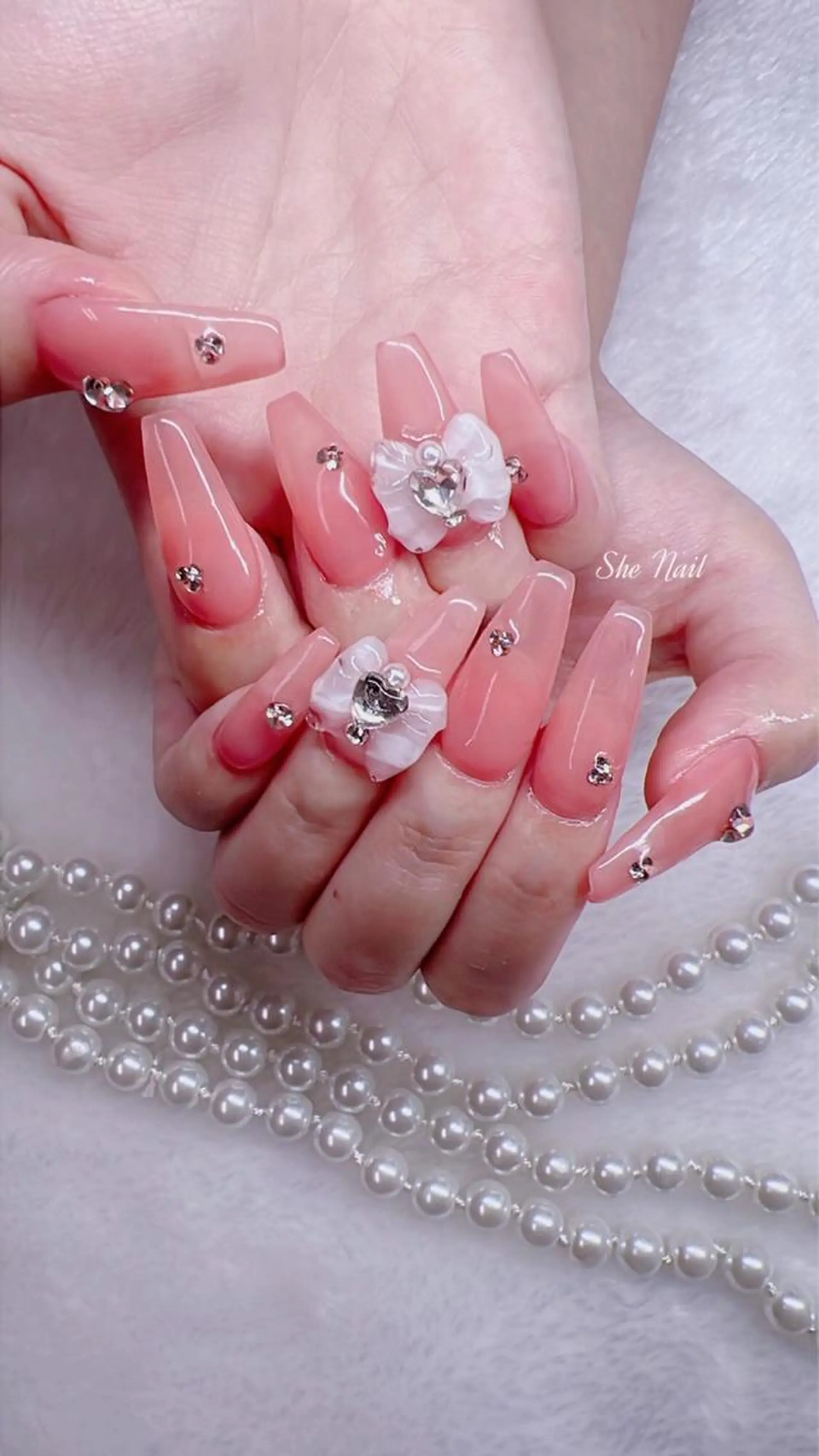 ネイル チークネイル フレンチネイル ガラスフレンチ キラキラネイル 韓国ネイル ハンドネイル She   Nail所属・ISA_ BELLAのネイルデザイン