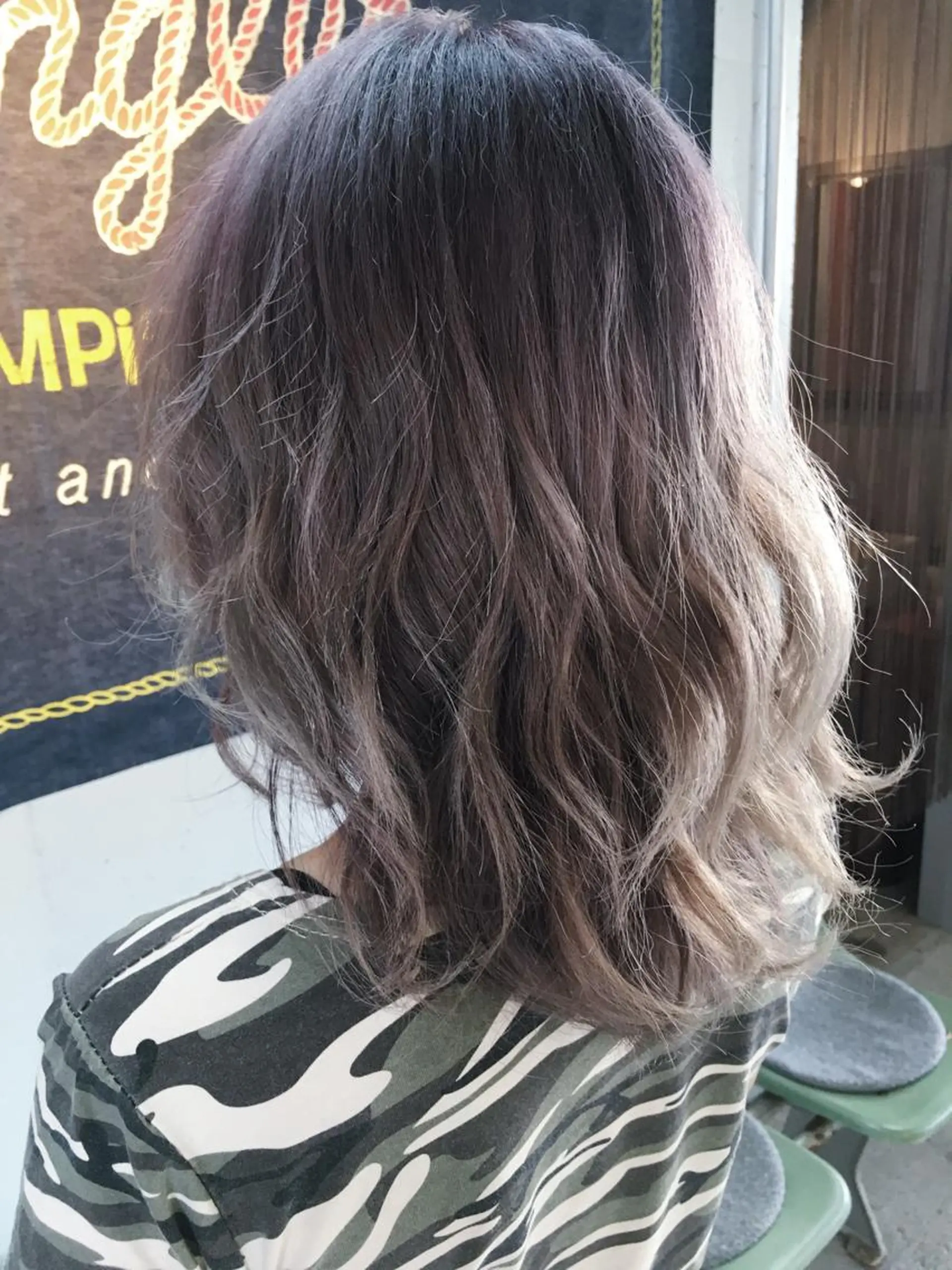 セミロング カラー ブリーチ グラデーションカラー ラベンダーカラー 代表 中島貴志のヘアスタイル