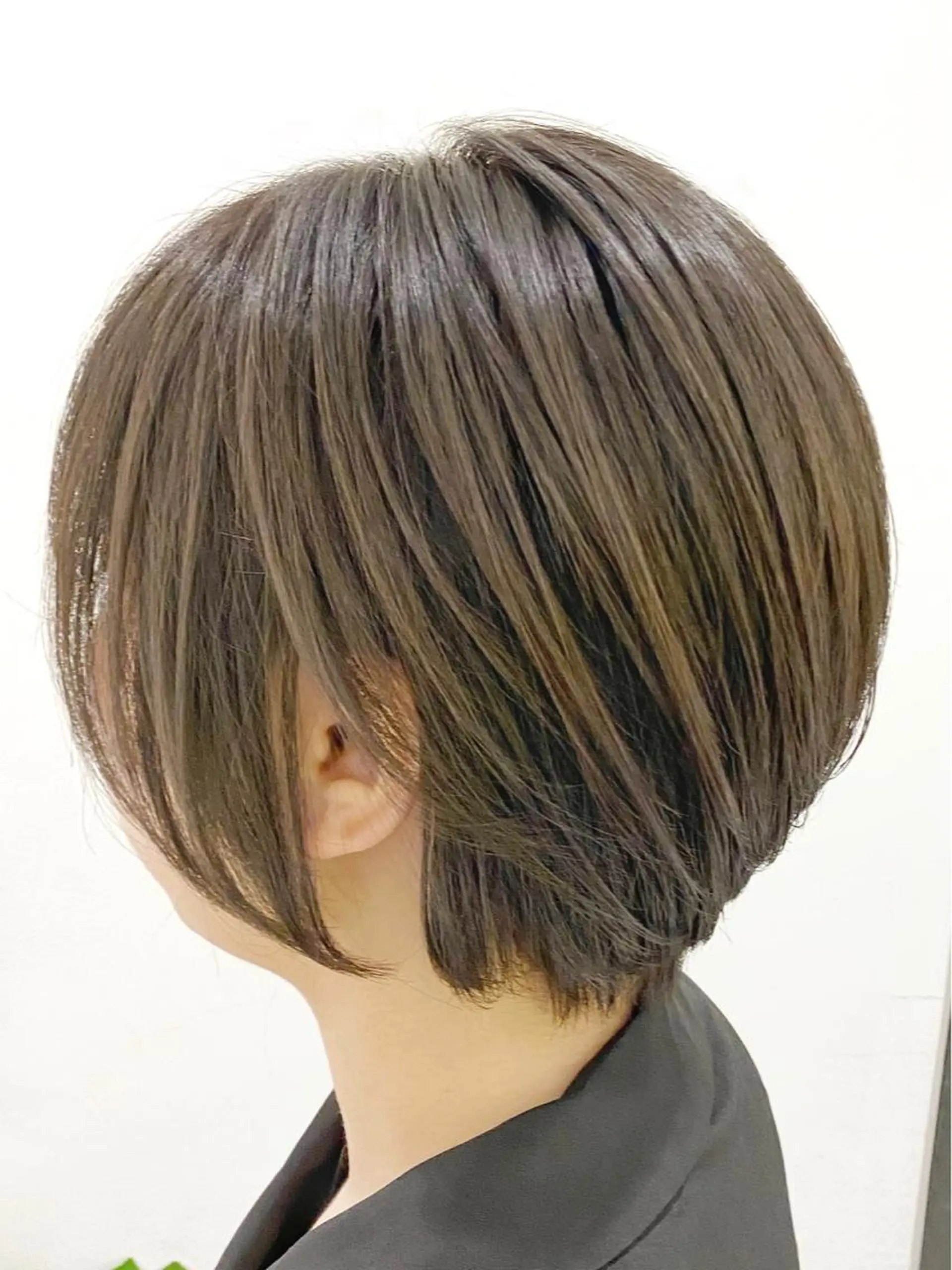 ショート カラー 透明感カラー ショートヘア カット ヘアカラー トリートメント やなせ かすみのヘアスタイル