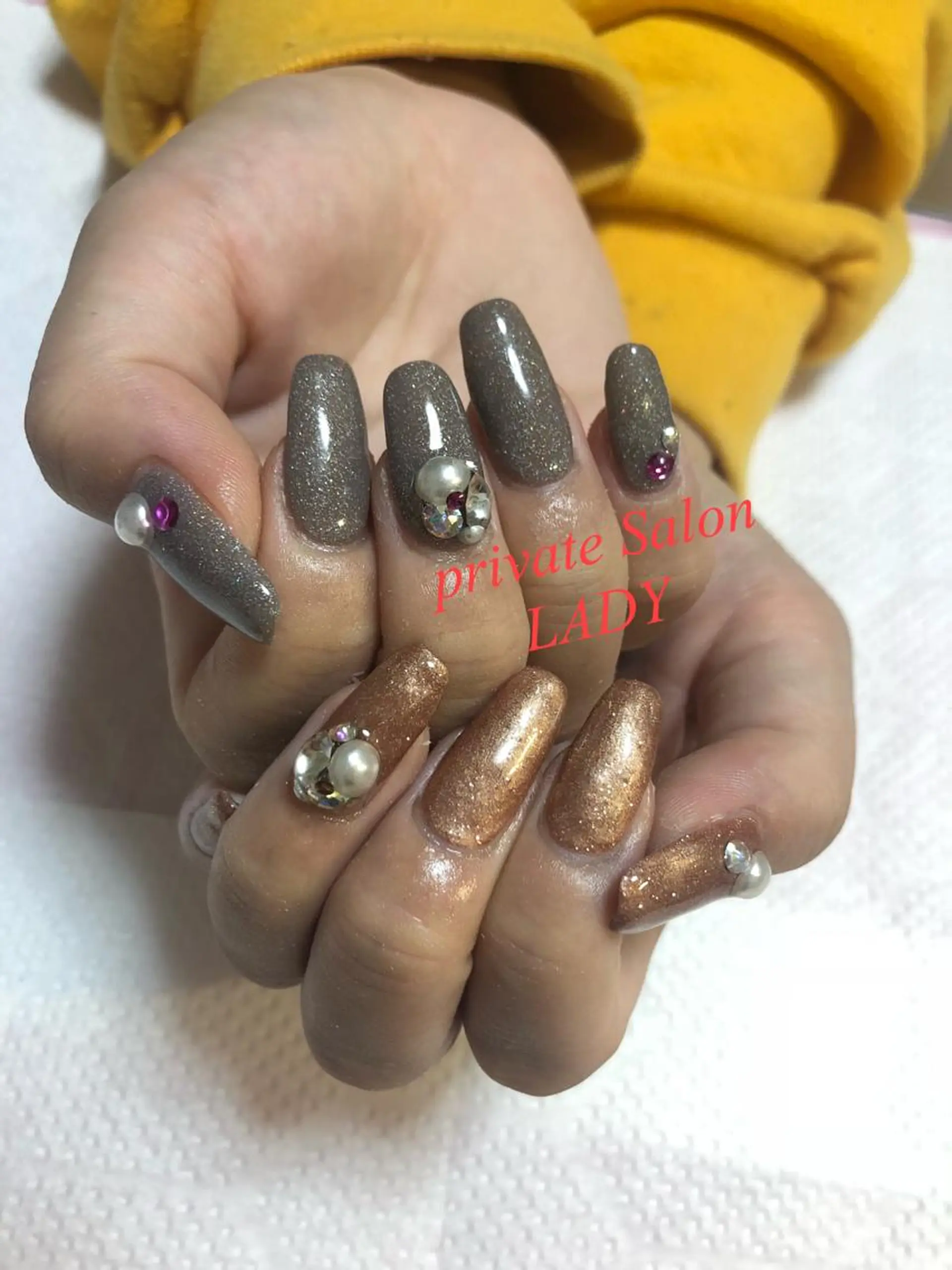 ネイル ストーンネイル ハンドネイル 桜田 麻菜のネイルデザイン