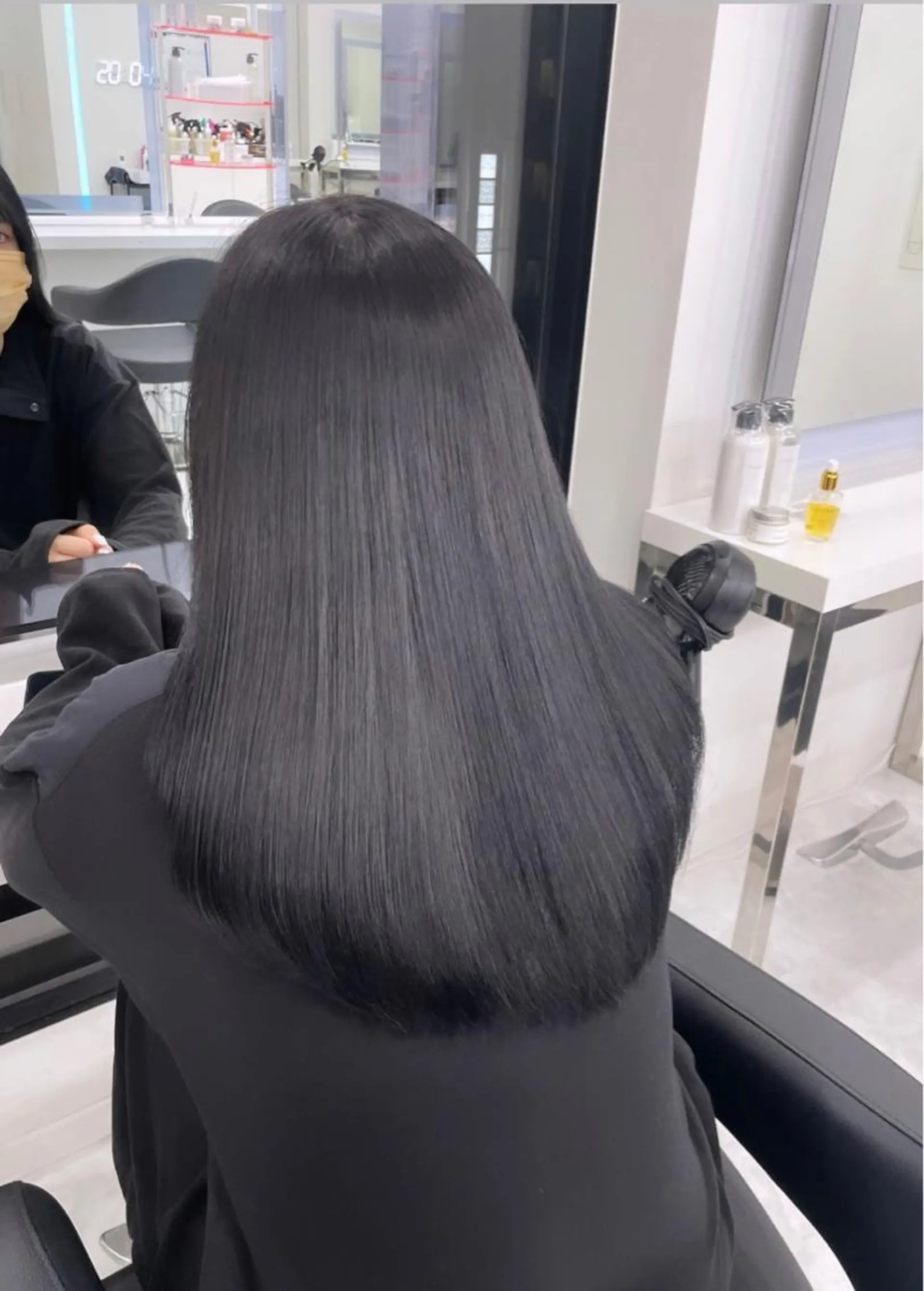 セミロング カラー ヘアアレンジ Ella所属・nana【艶髪】/ レイヤー/縮毛矯正のヘアスタイル