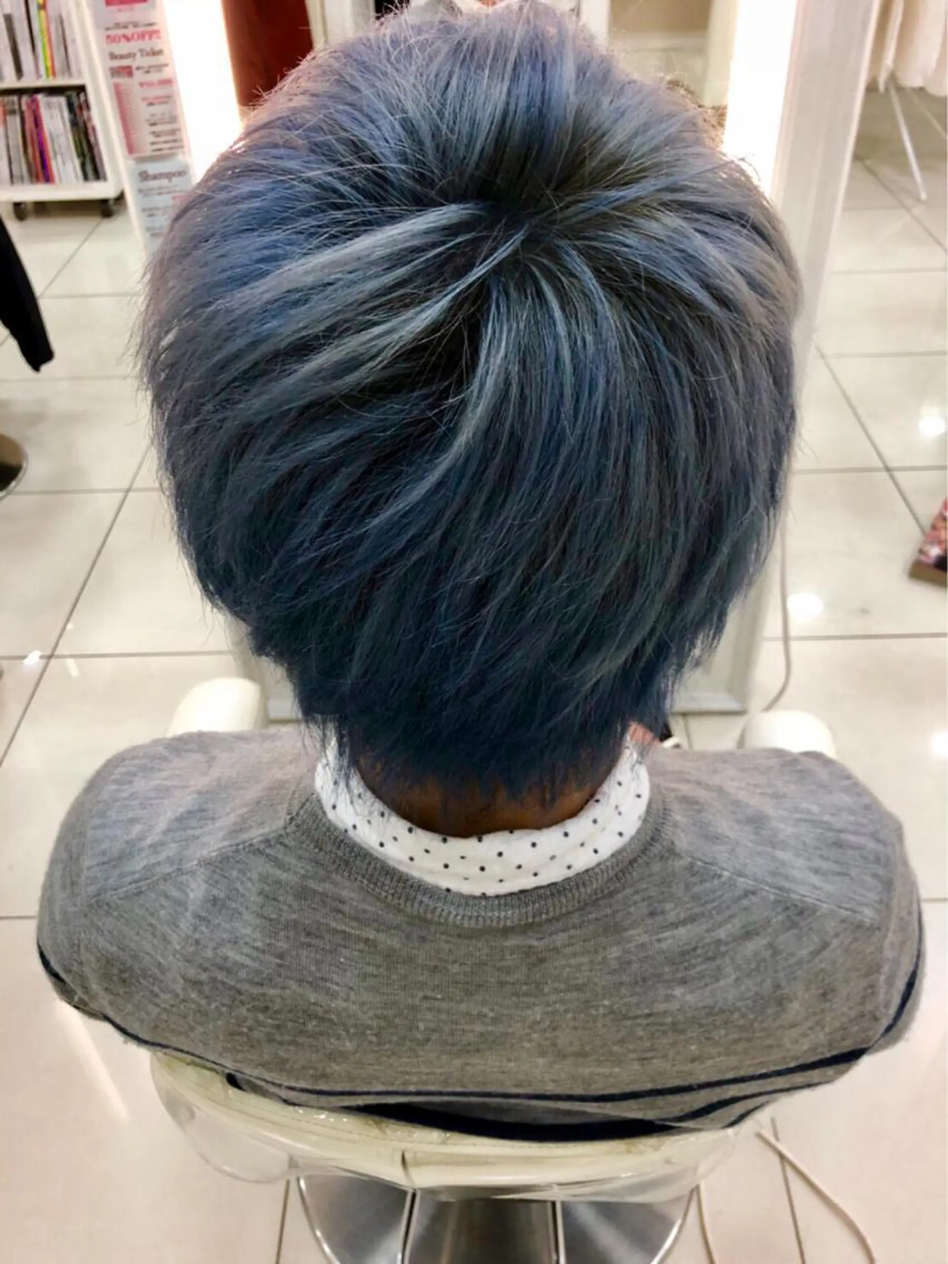 ショート カラー ブリーチ デザインカラー ハイトーンカラー Ash 山田 勇太のヘアスタイル