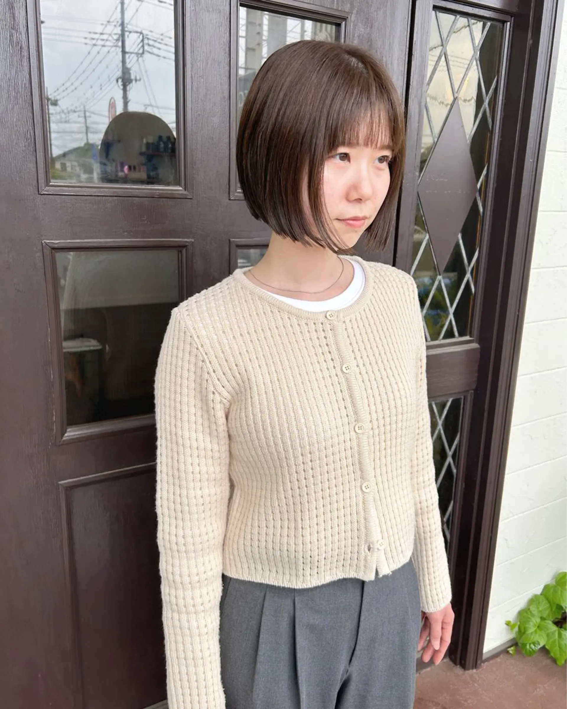 ショート カラー ベージュカラー ブリーチ ブリーチなしカラー オリーブベージュ ヘアカラー トリートメント 江原 彩華のヘアスタイル