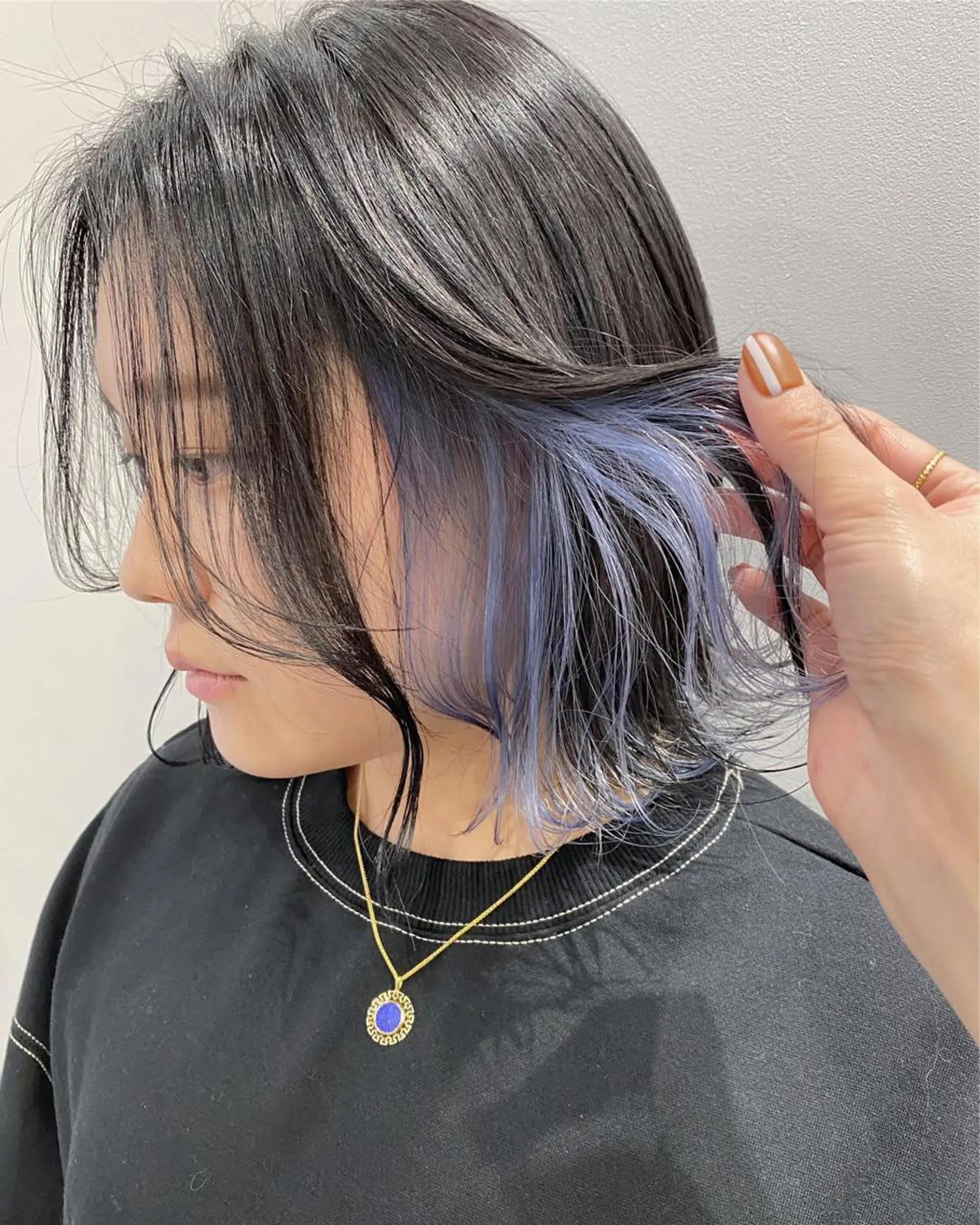 ミディアム カラー ブルーカラー イヤリングカラー パープルカラー ボブ .. meiのヘアスタイル