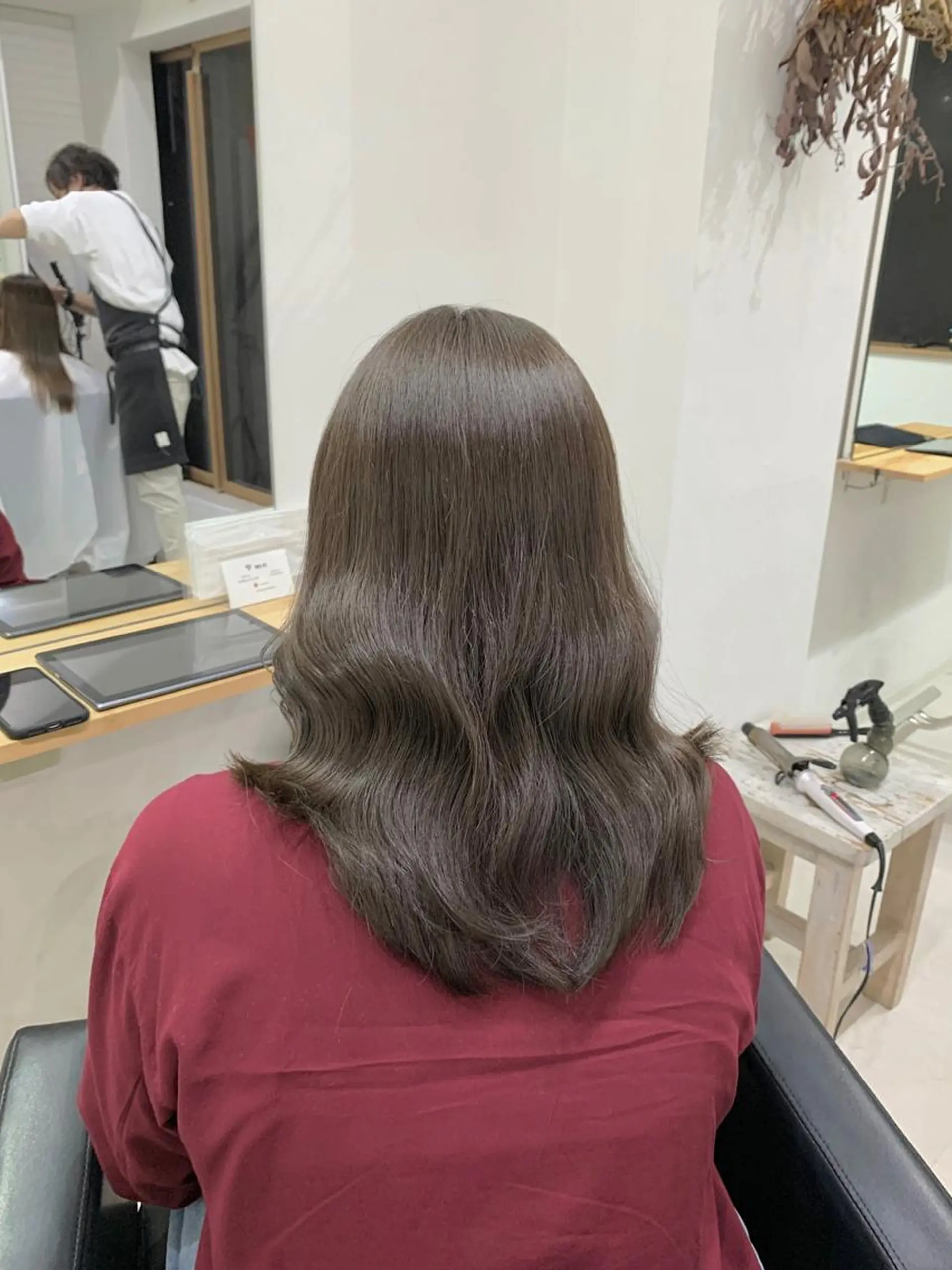 セミロング カラー ココアグレージュ グレージュ ヘアカラー トリートメント little 小濱彰太のヘアスタイル