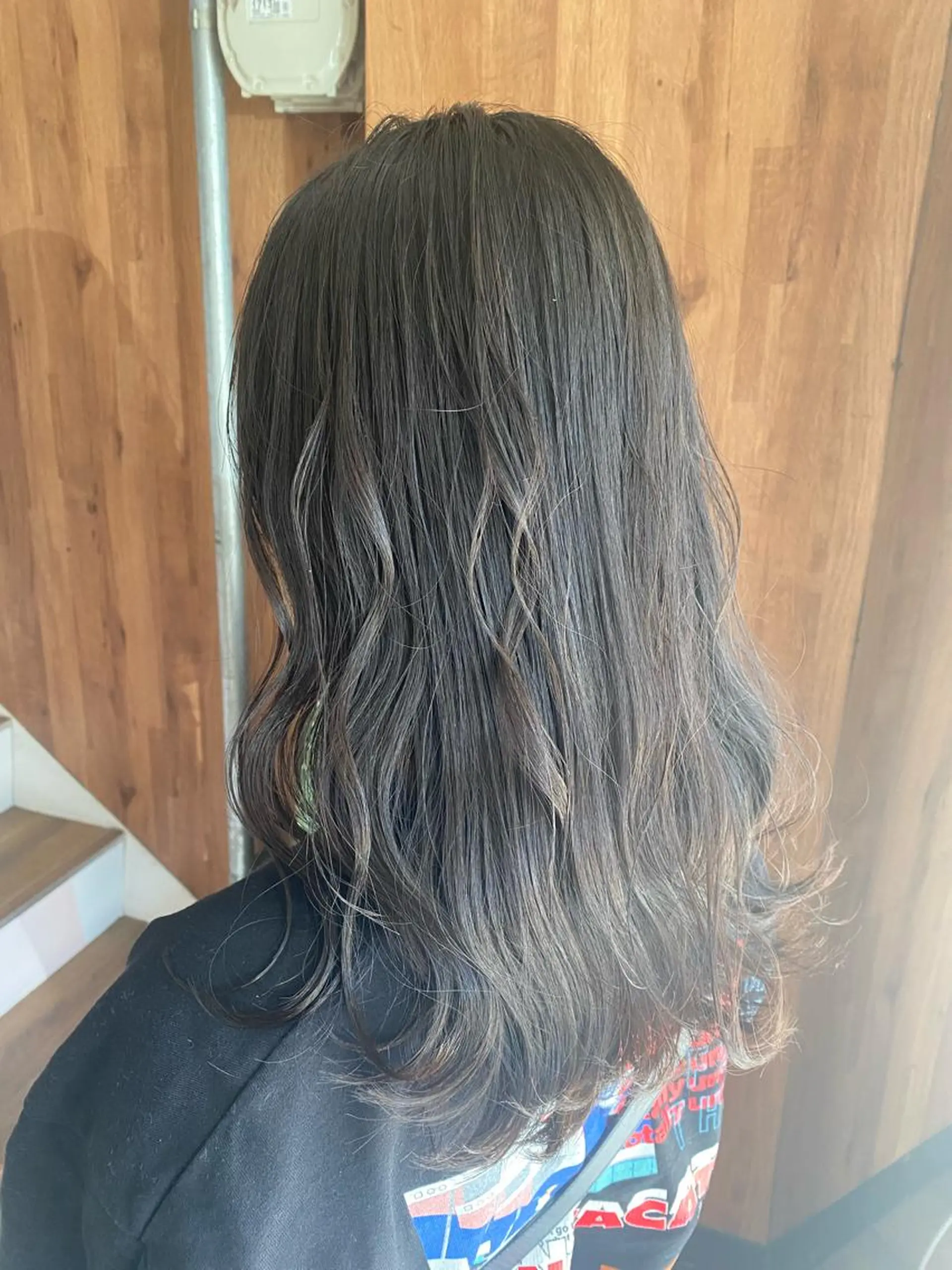 ロング アッシュ カット ヘアカラー トリートメント 【暗め透明感カラー】 【インナー】小島良太のヘアスタイル