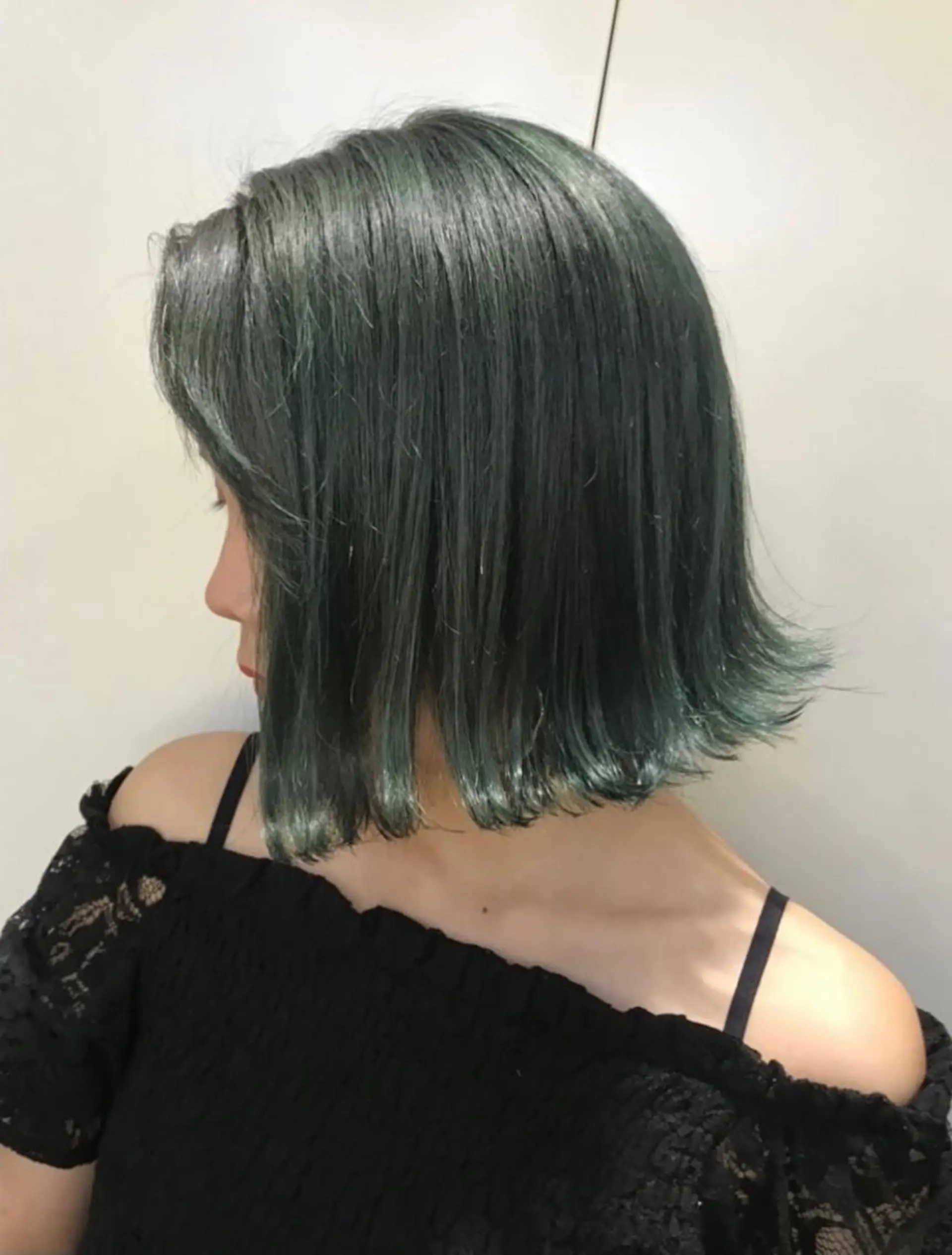 カラー ブリーチ エメラルドグリーン dot .tokyo所属・中村 彩夏のヘアスタイル