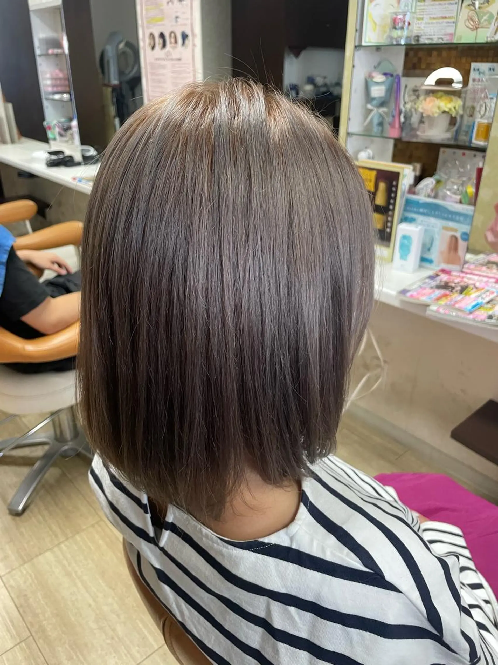 ミディアム カラー グレージュ ヘアカラー 徳留 もも花のヘアスタイル