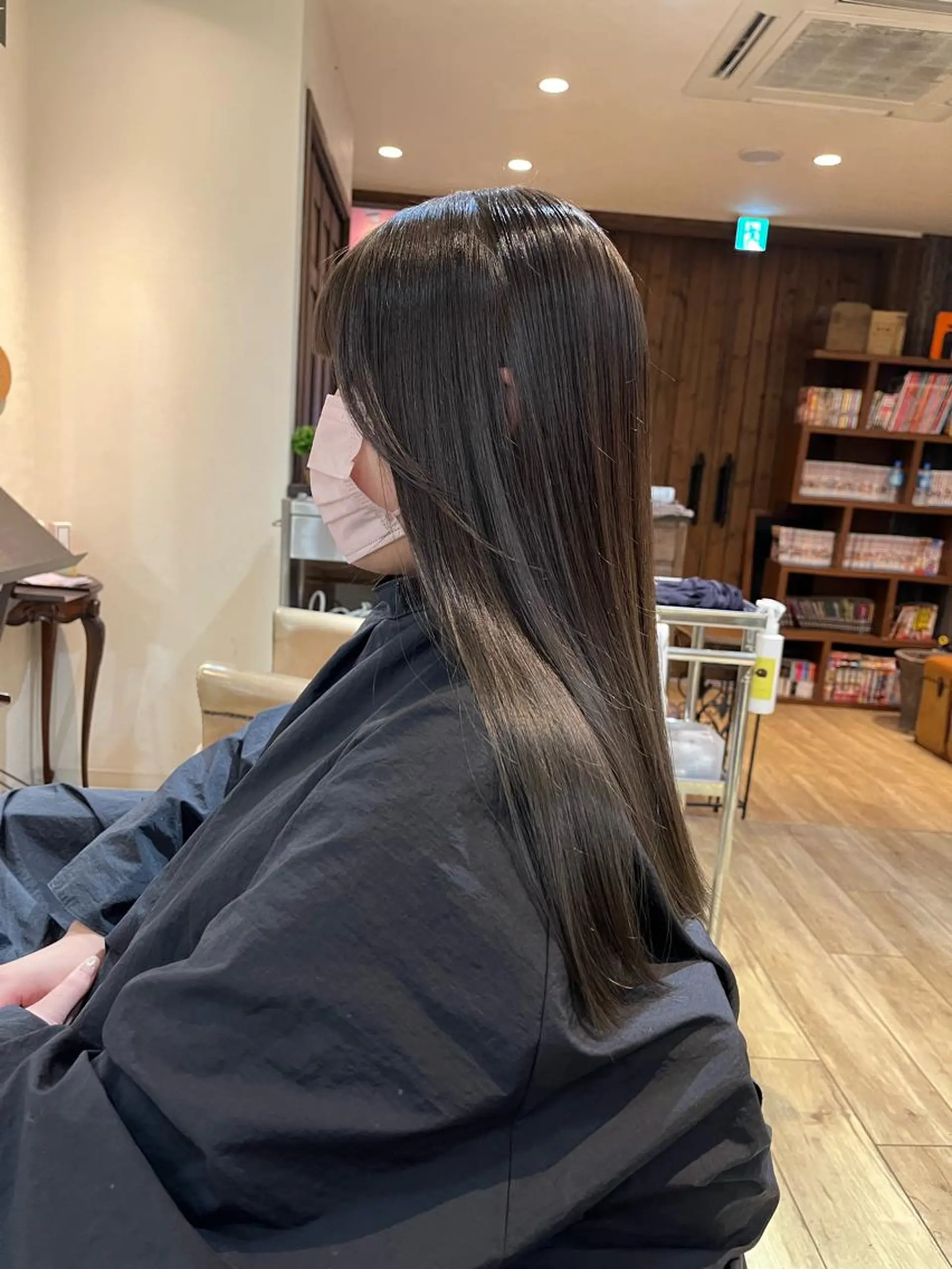 ロング カラー アッシュ ブリーチ 透明感カラー ブリーチなしカラー オリーブカラー ヘアカラー VOYAGE所属・中園 康のヘアスタイル