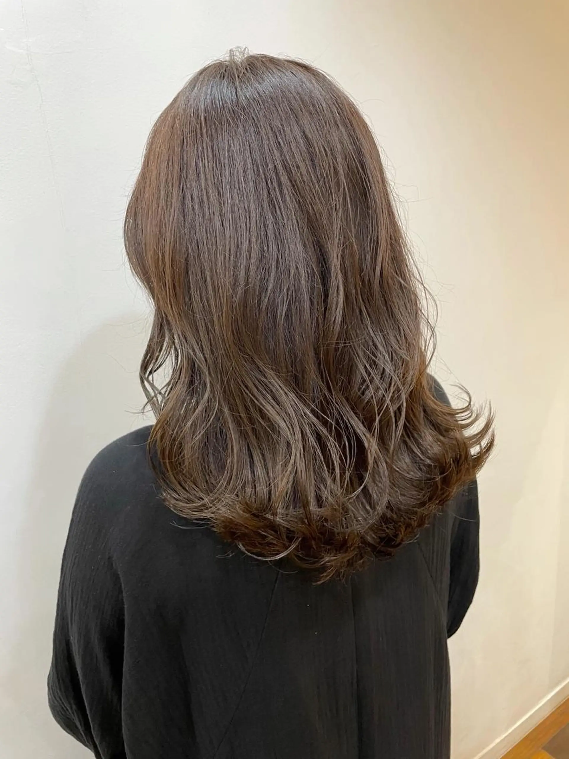 セミロング カラー あずまぐち めぐみのヘアスタイル