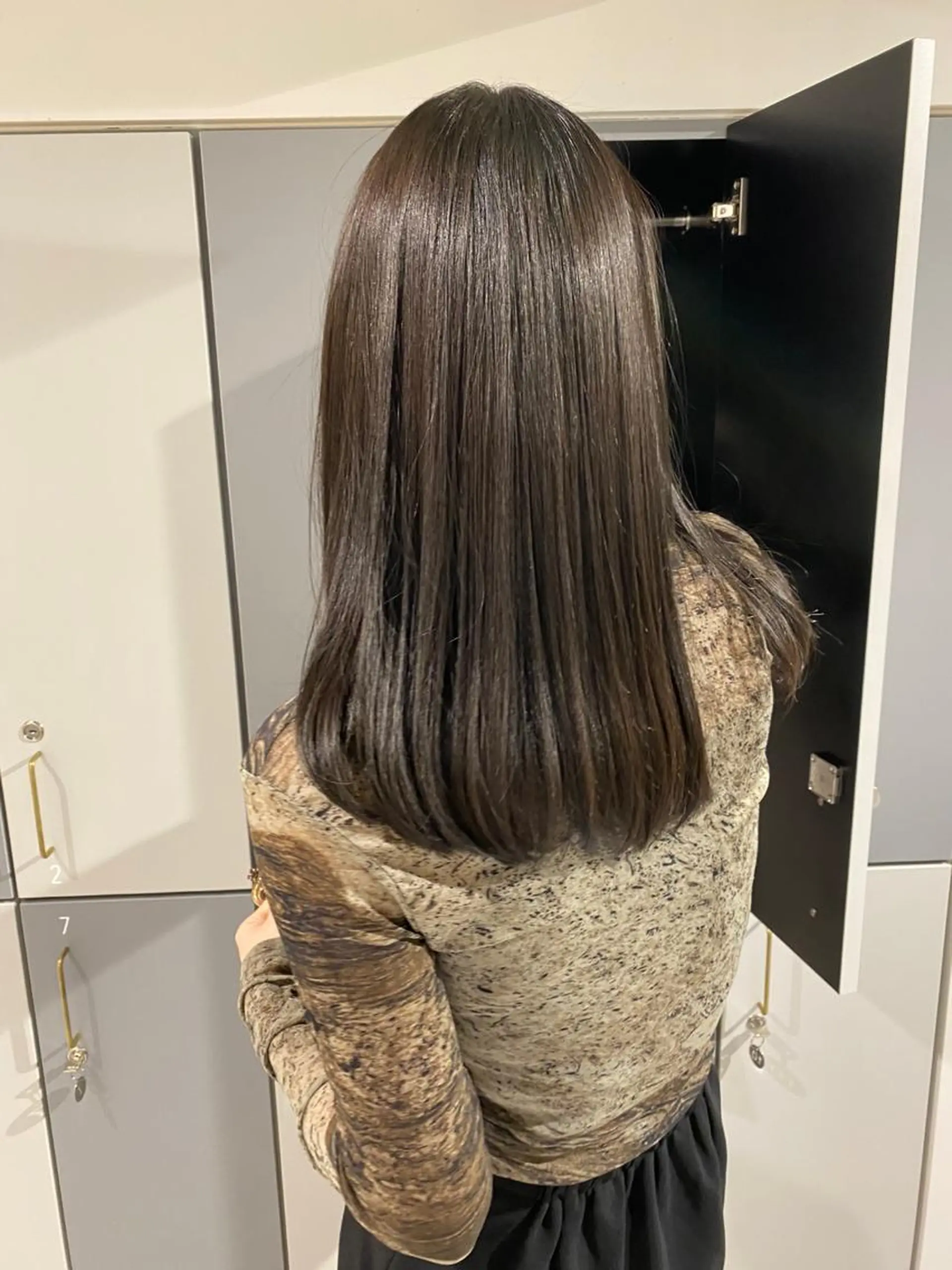 ミディアム カラー グレージュ 髪質改善 ヘアカラー トリートメント LOVESTOIKE 堂本のヘアスタイル