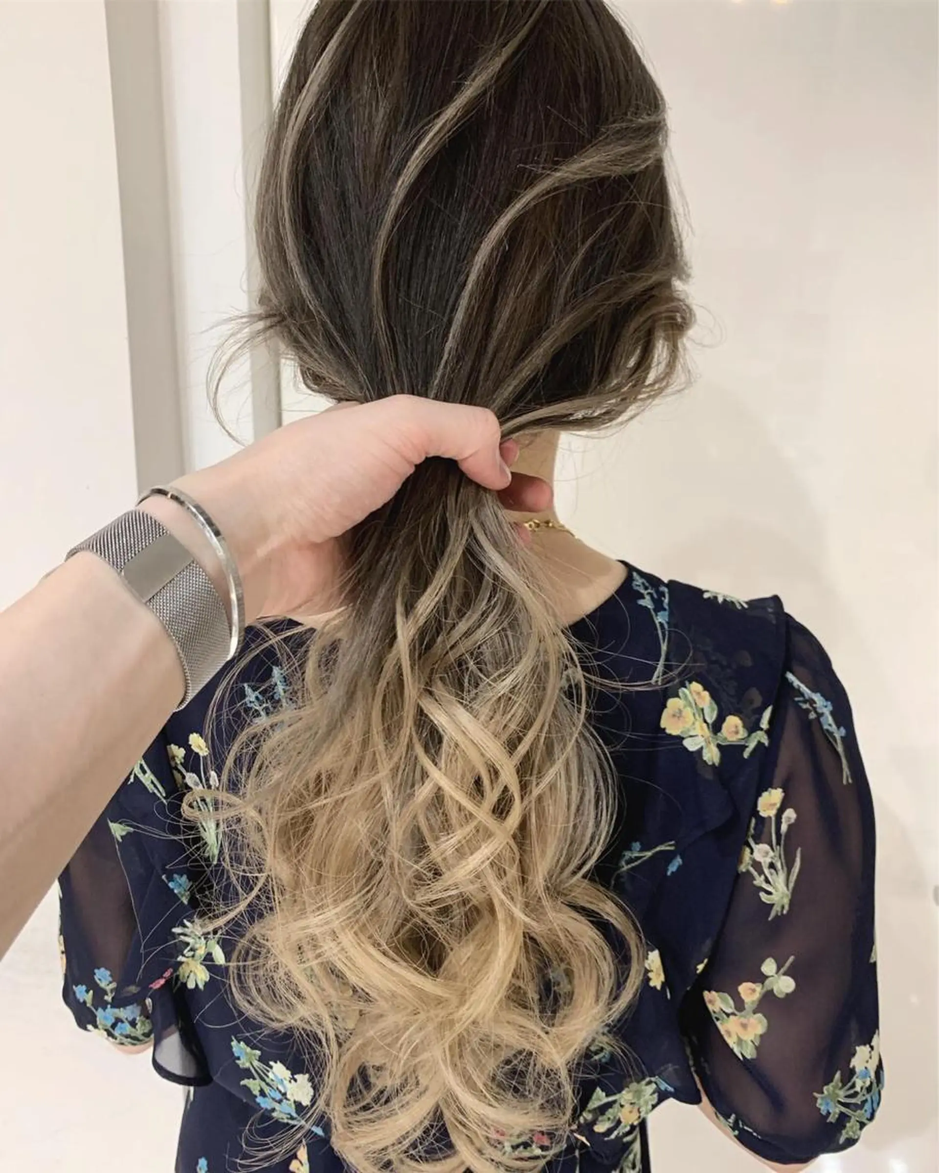 ロング カラー ヘアアレンジ アッシュ バレイヤージュ ベージュカラー ブラウンカラー オレンジ 【公式】amble luxe池袋東口🩷のヘアスタイル