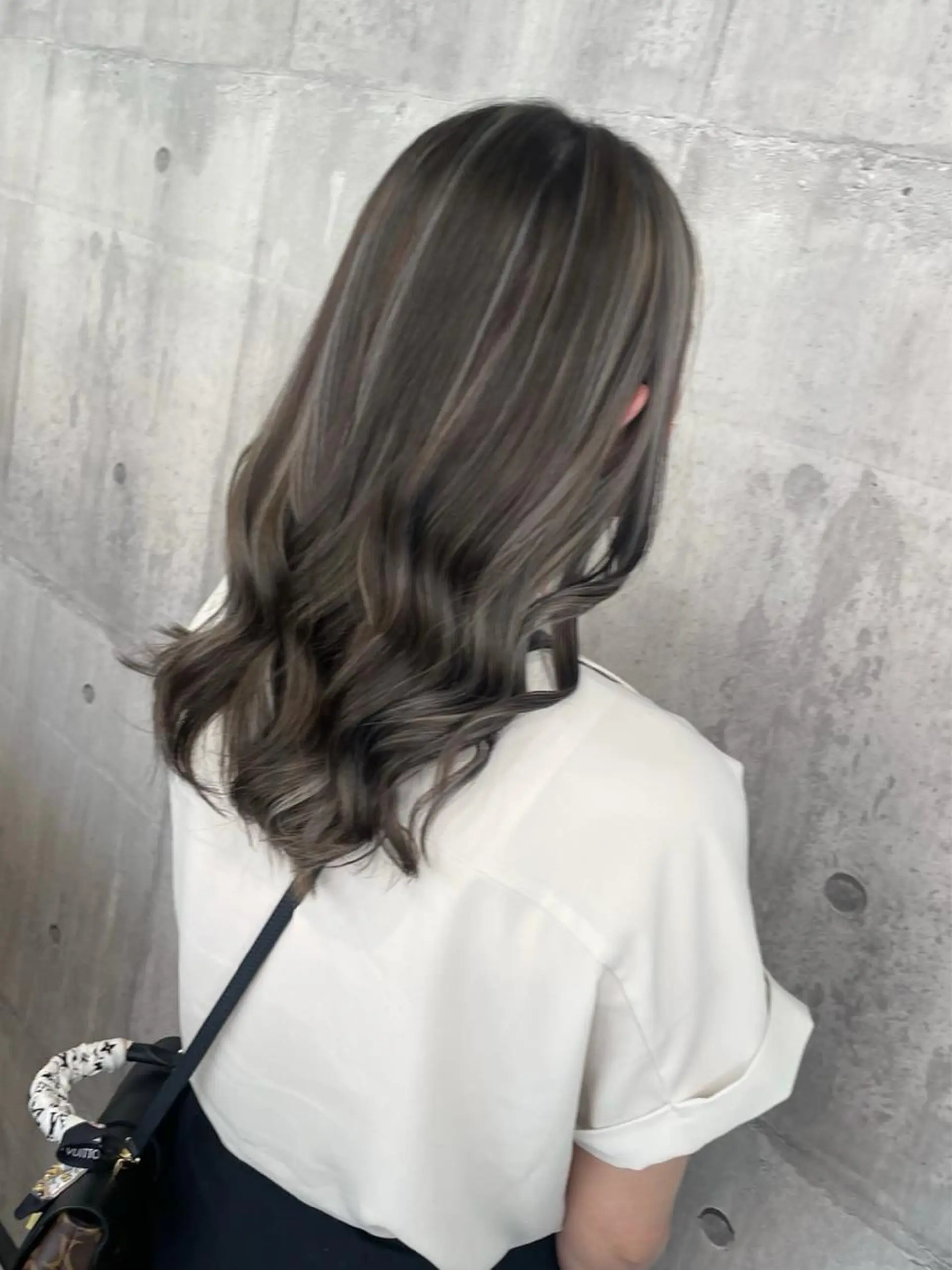 カラー グレージュ ハイライトカラー _WHITE浜松店 もえかのヘアスタイル