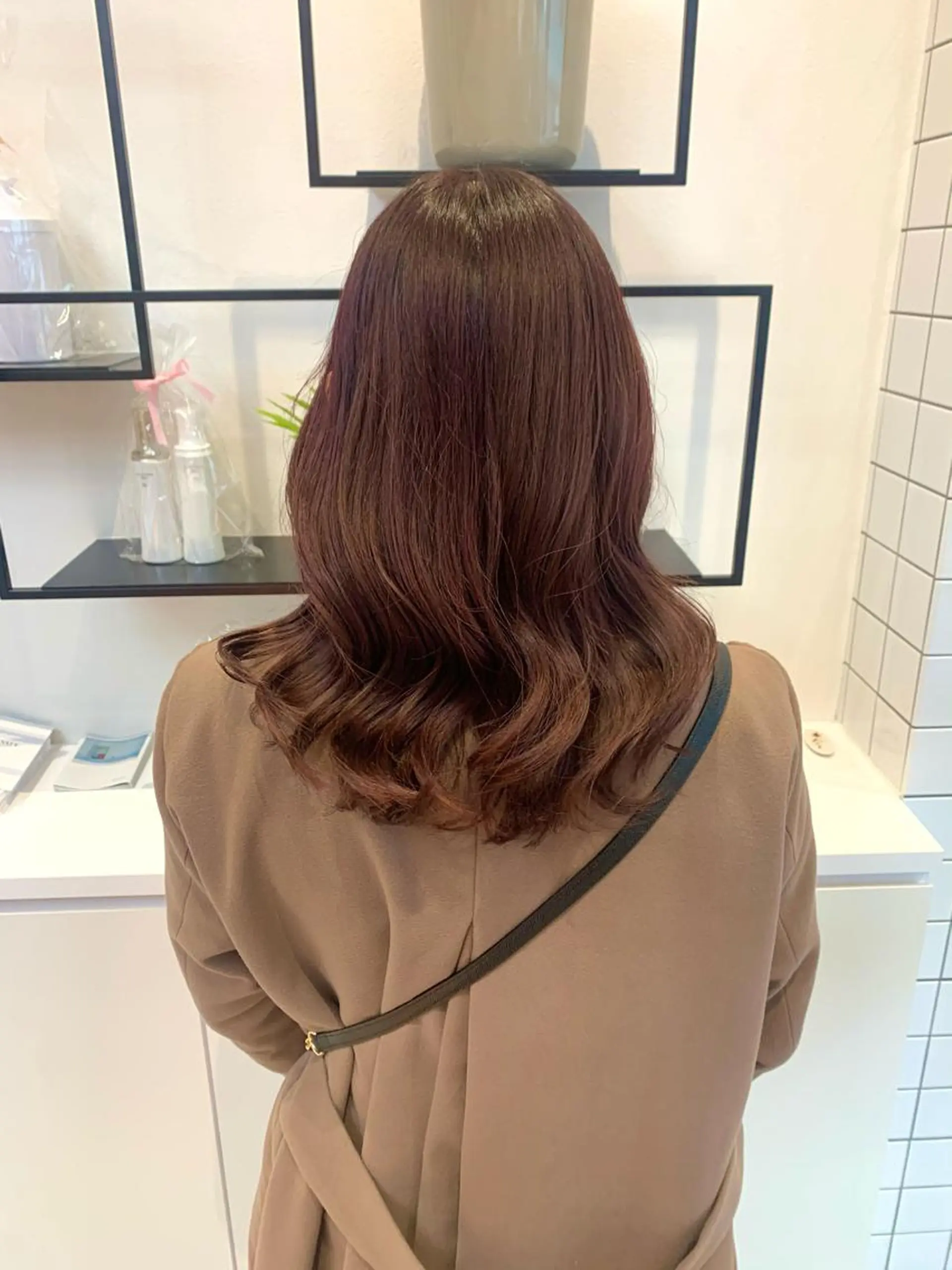 ミディアム カラー パーマ ヘアアレンジ メンズ ブラウンカラー ピンクカラー みなもと ちはるのヘアスタイル