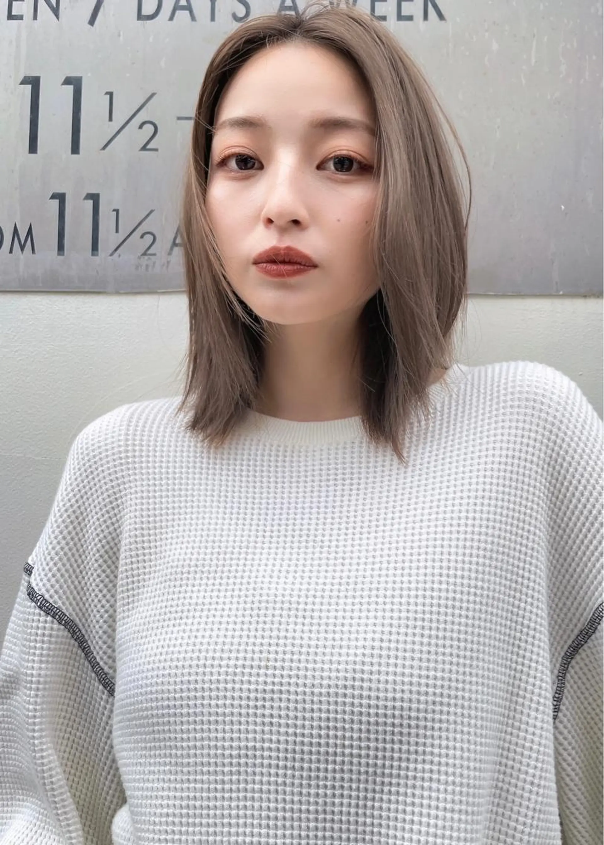 ミディアム カラー レイヤー　べージュ 白石研太のヘアスタイル