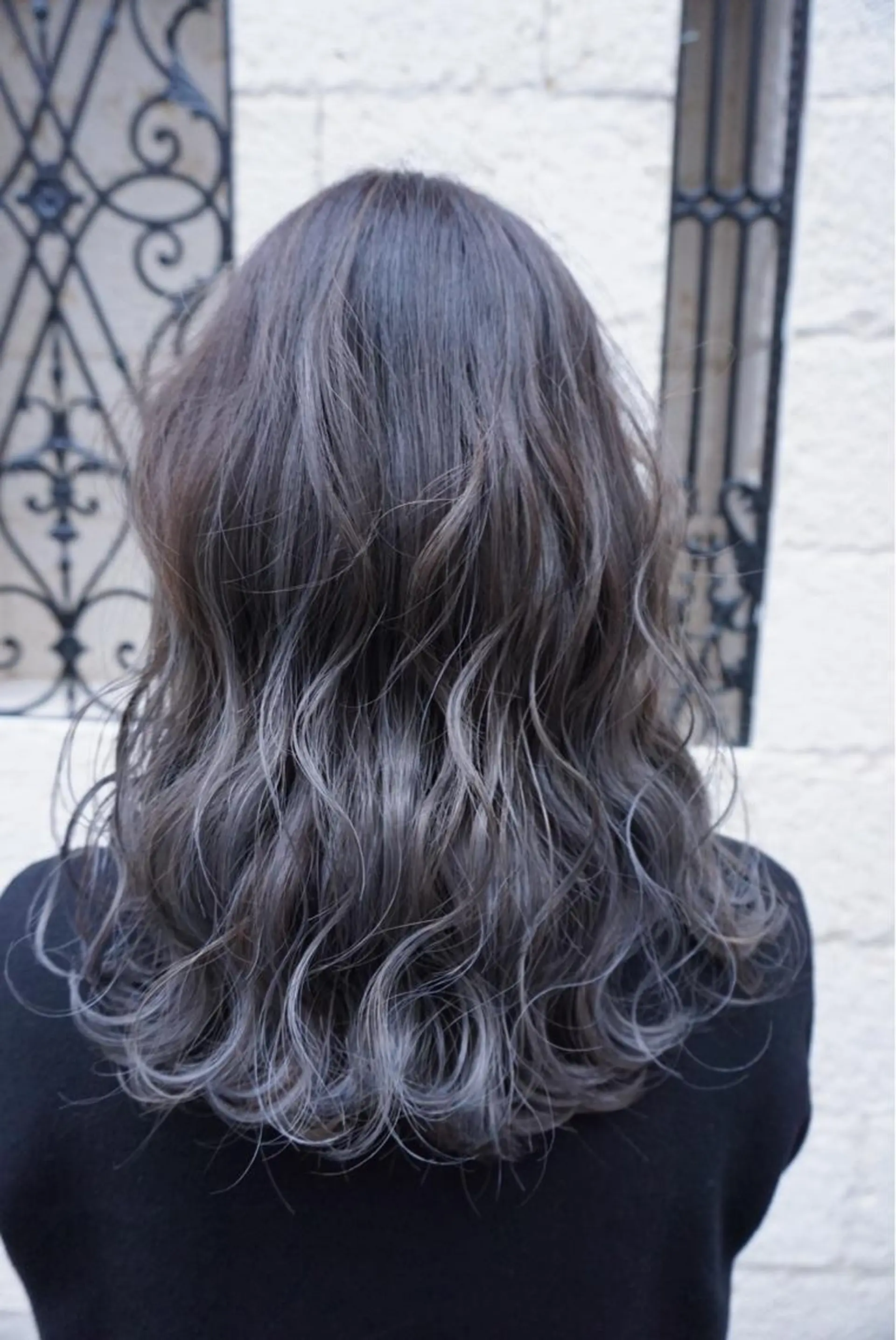 ミディアム カラー ハイライトカラー イルミナカラー ラベンダーカラー ラベンダーグレー ハイライト 鍋田 和見のヘアスタイル