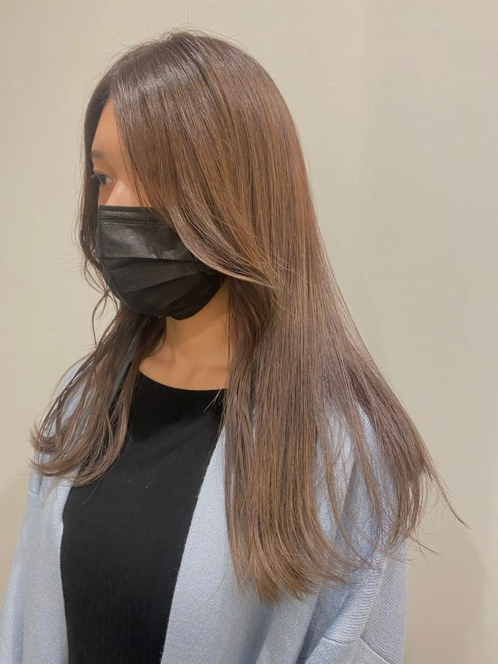 セミロング カラー ブリーチ グレージュ ヘアカラー 🍑 モモカ🍑のヘアスタイル