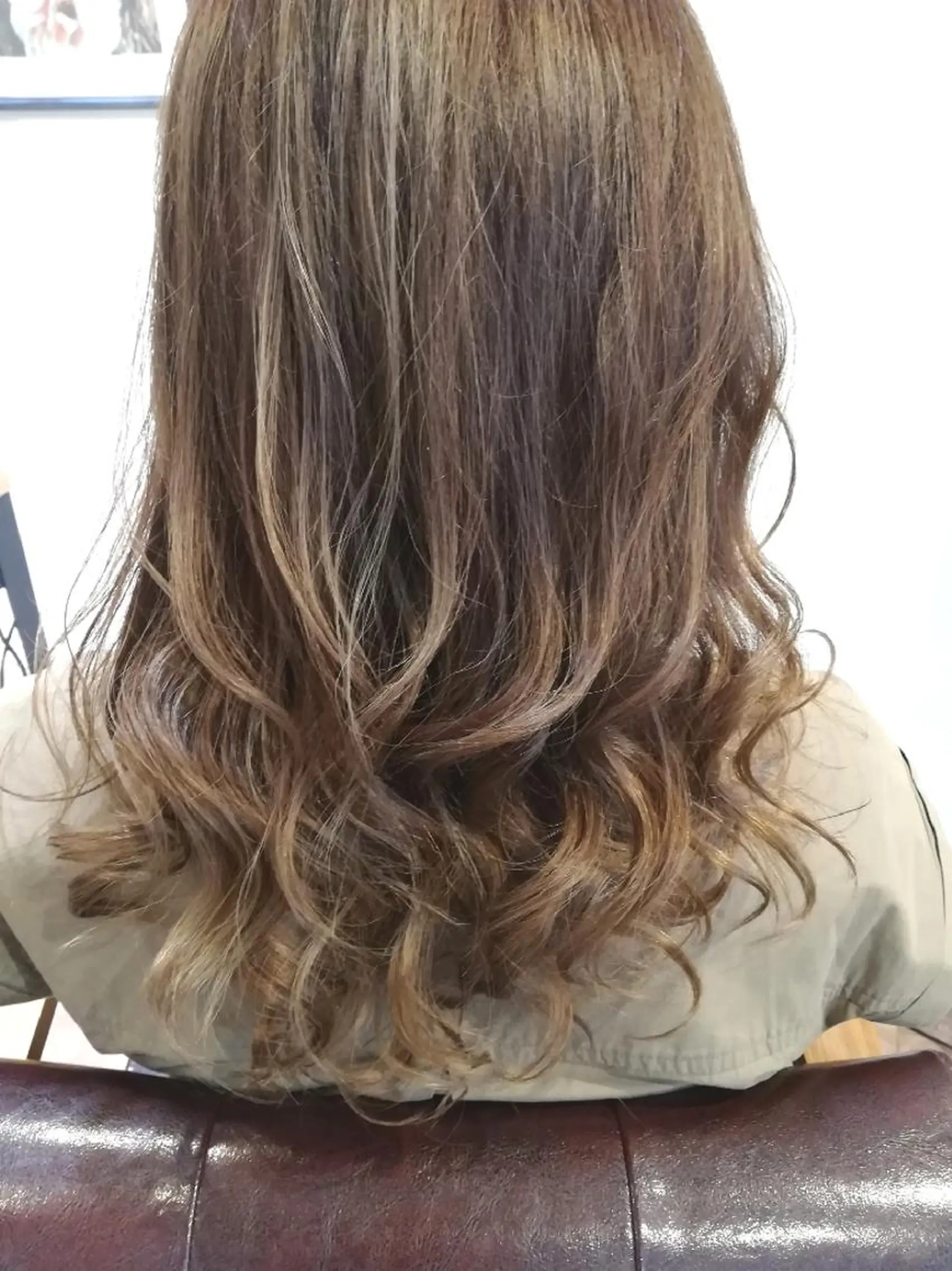 カラー グレージュ 外国人風カラー MILLOR “ミラー”のヘアスタイル