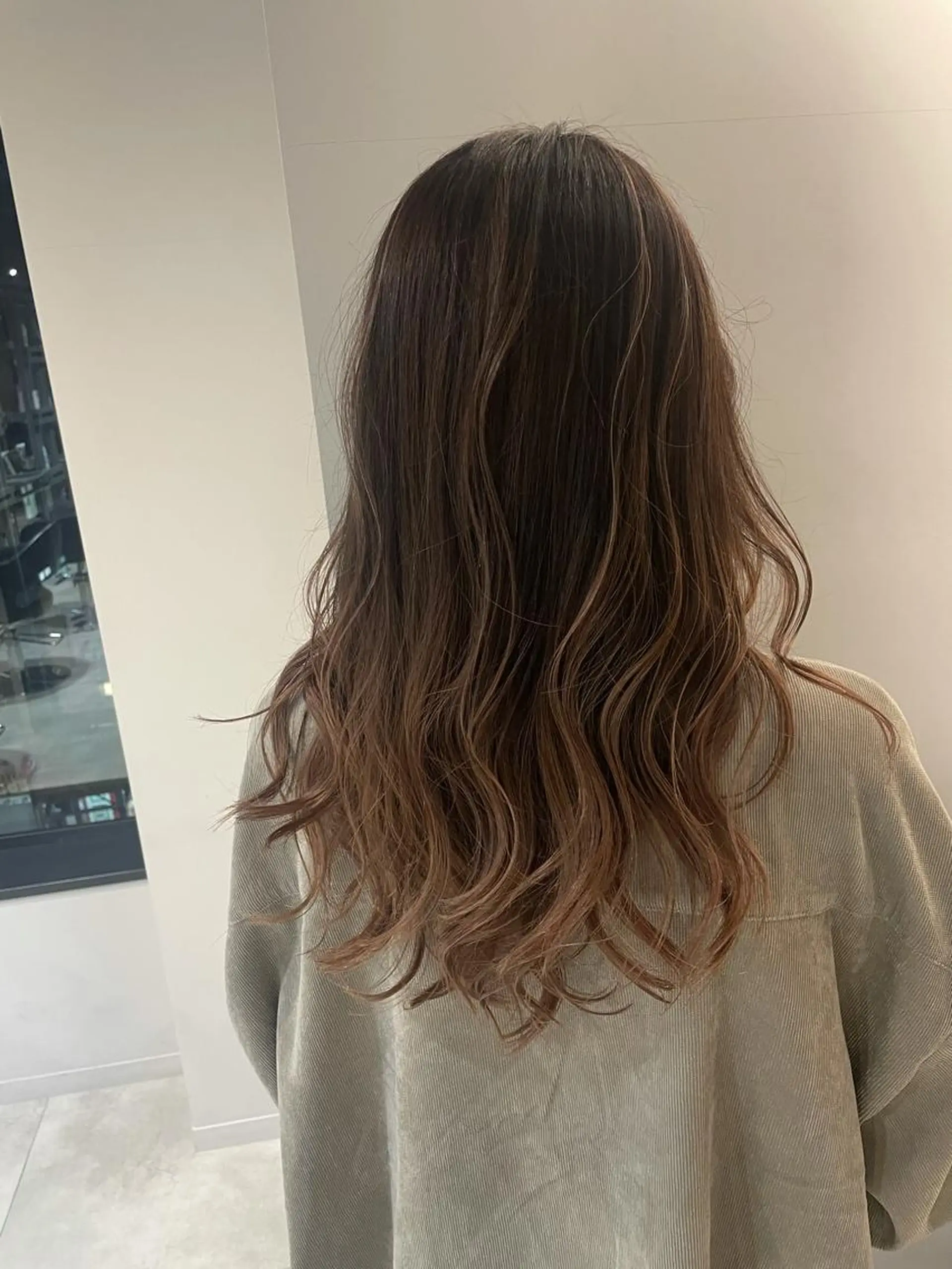 ミディアム カラー バレイヤージュ レイヤーカット ブリーチ👩‍🦳/ ‪✂︎MANAMIのヘアスタイル