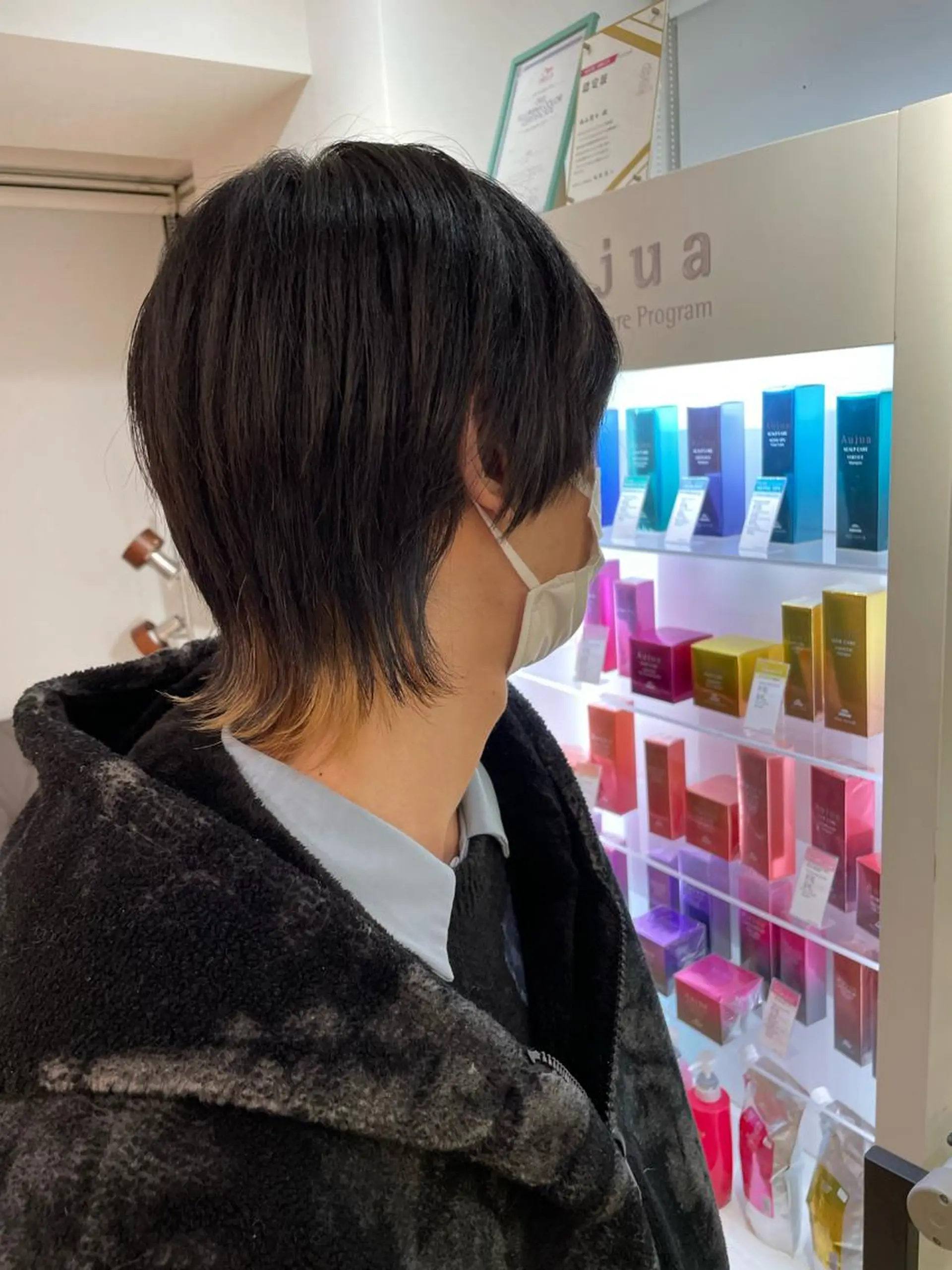 ショート カラー 秋葉原オタク向け美容室OFF-KAi!!所属・渡部凌我 小顔ウルフ ハイトーンカラーのヘアスタイル