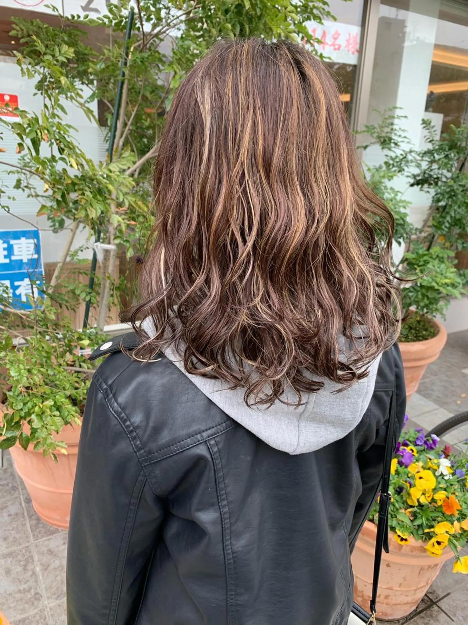 ミディアム カラー カット ヘアカラー トリートメント 髪質改善美容室Lust所属・美容室Lust💚 嶋崎　鷹のヘアスタイル