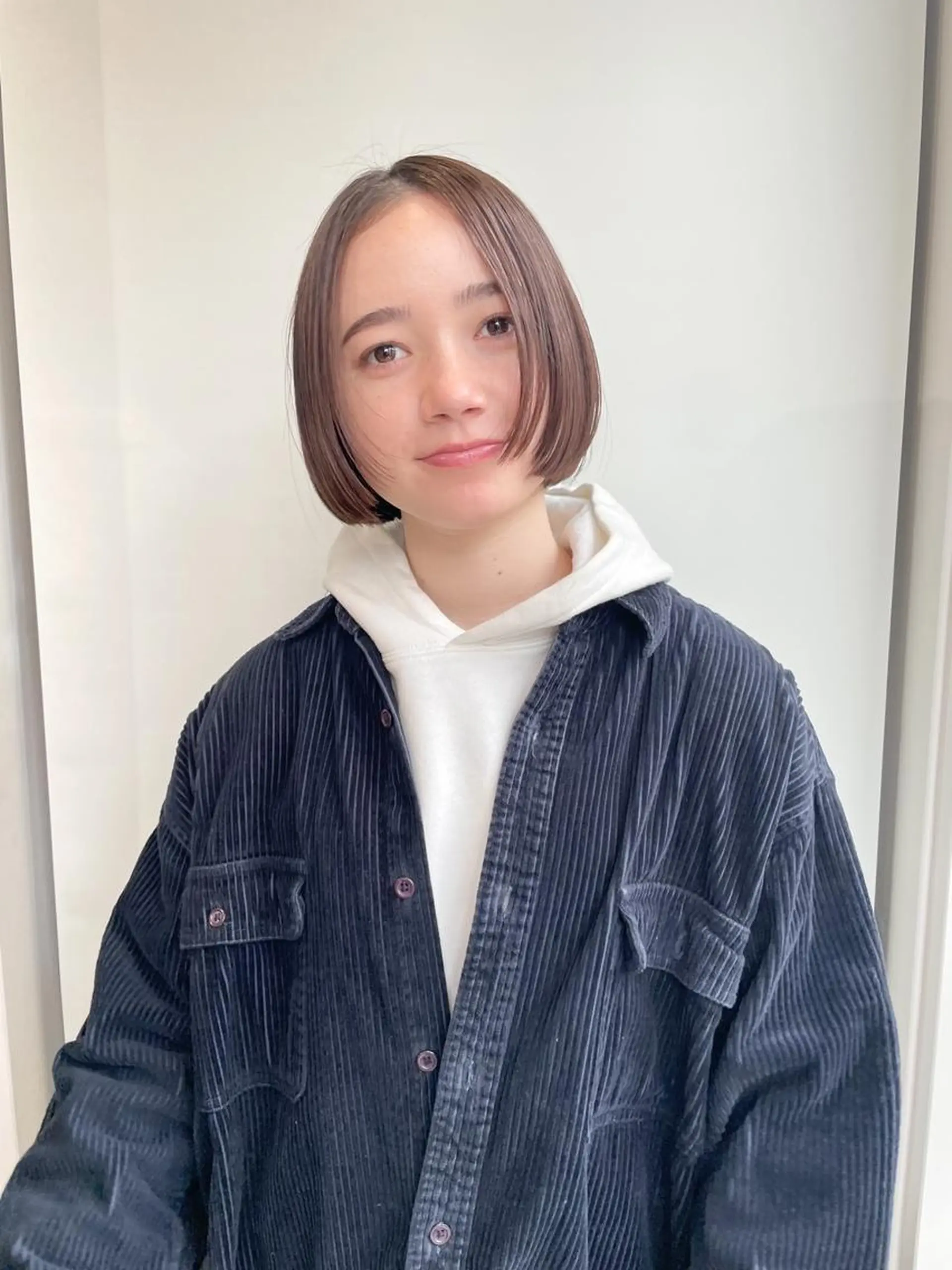 ミディアム カラー パーマ アディクシーカラー ブリーチ ブロンド ブルーカラー ハイライトカラー カット ヘアカラー トリートメント CEINE PATHのヘアスタイル