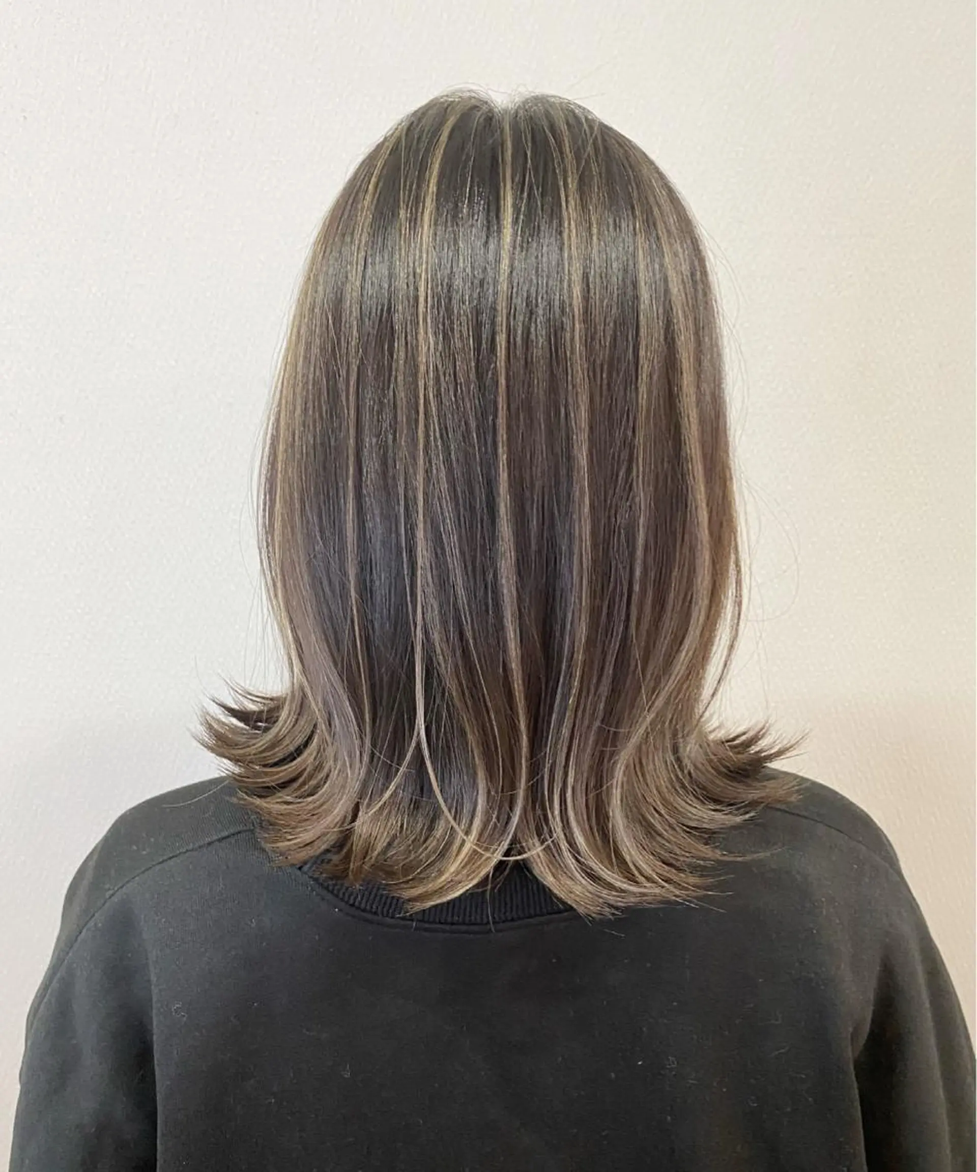 ミディアム 山本 茉希のヘアスタイル