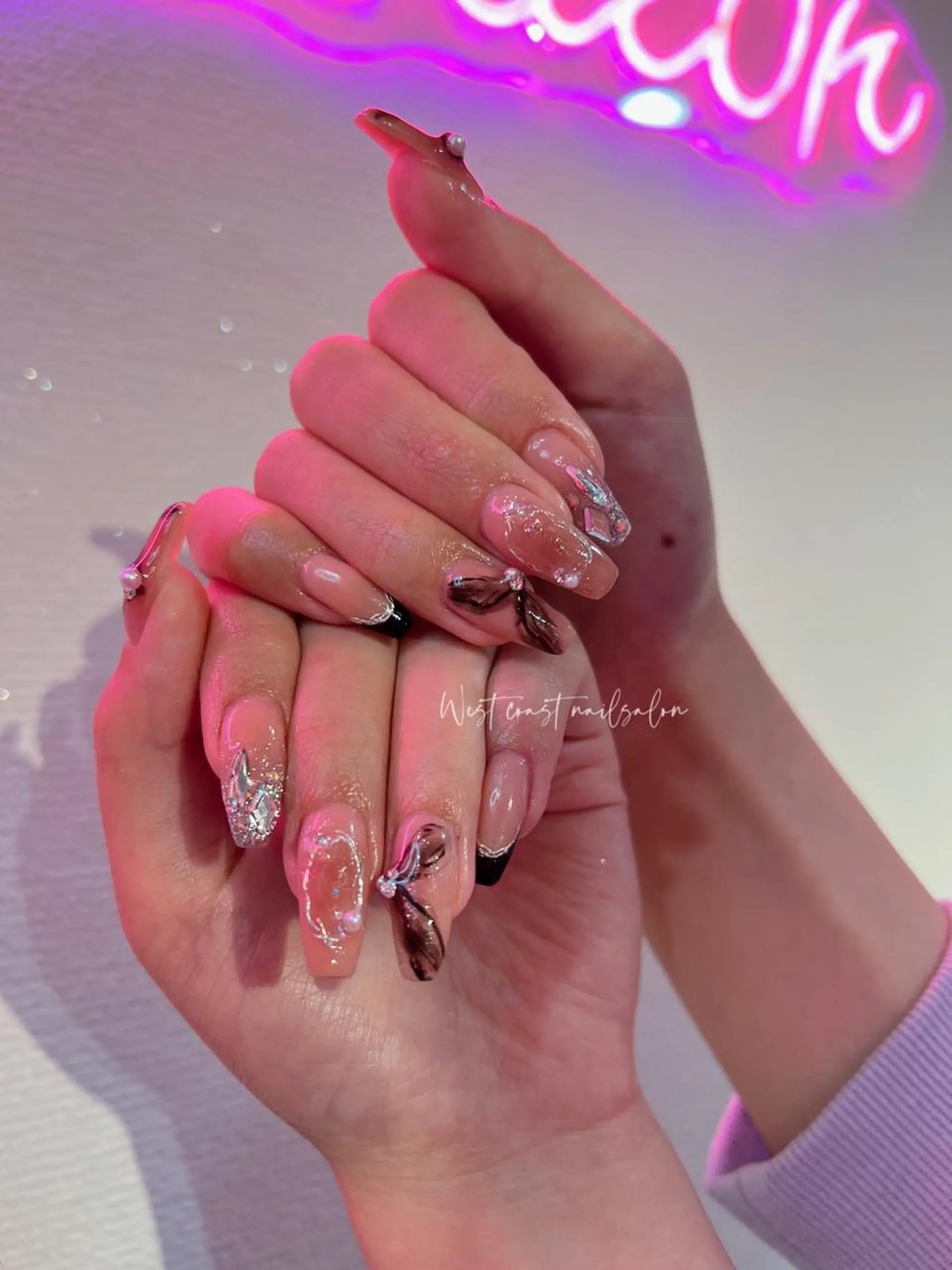 ネイル ストーンネイル リボン、ガーリー パーツ放題専門店のネイルデザイン