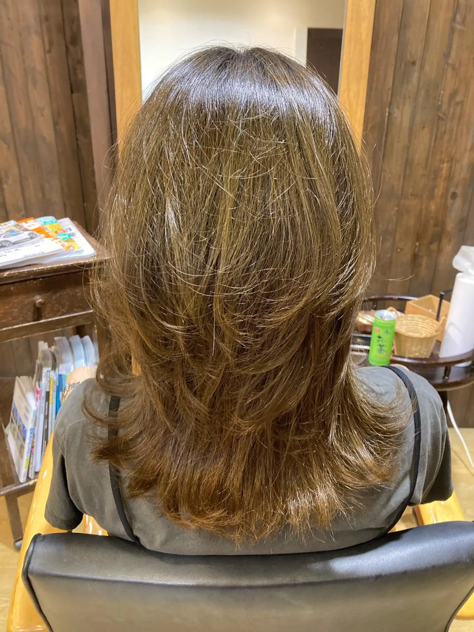 ミディアム カット ヘアカラー ルミ エールのヘアスタイル