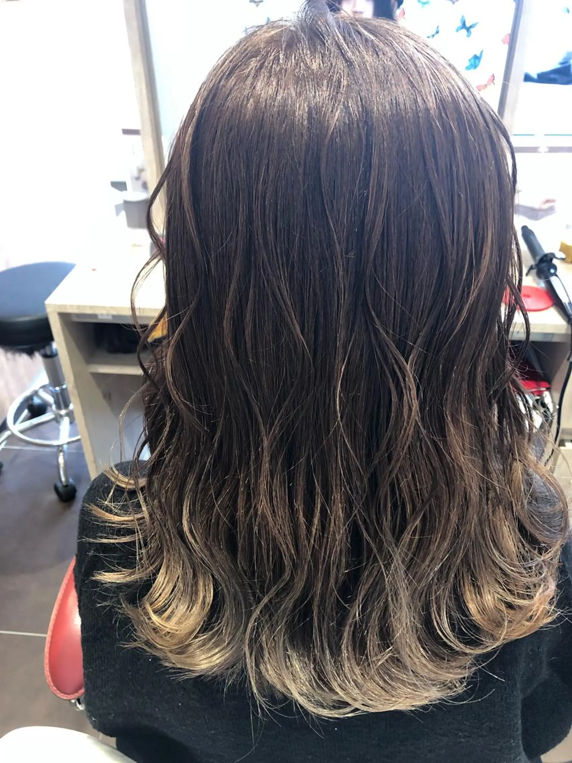 ミディアム カラー バレイヤージュ レイヤーカット 山田 由貴のヘアスタイル