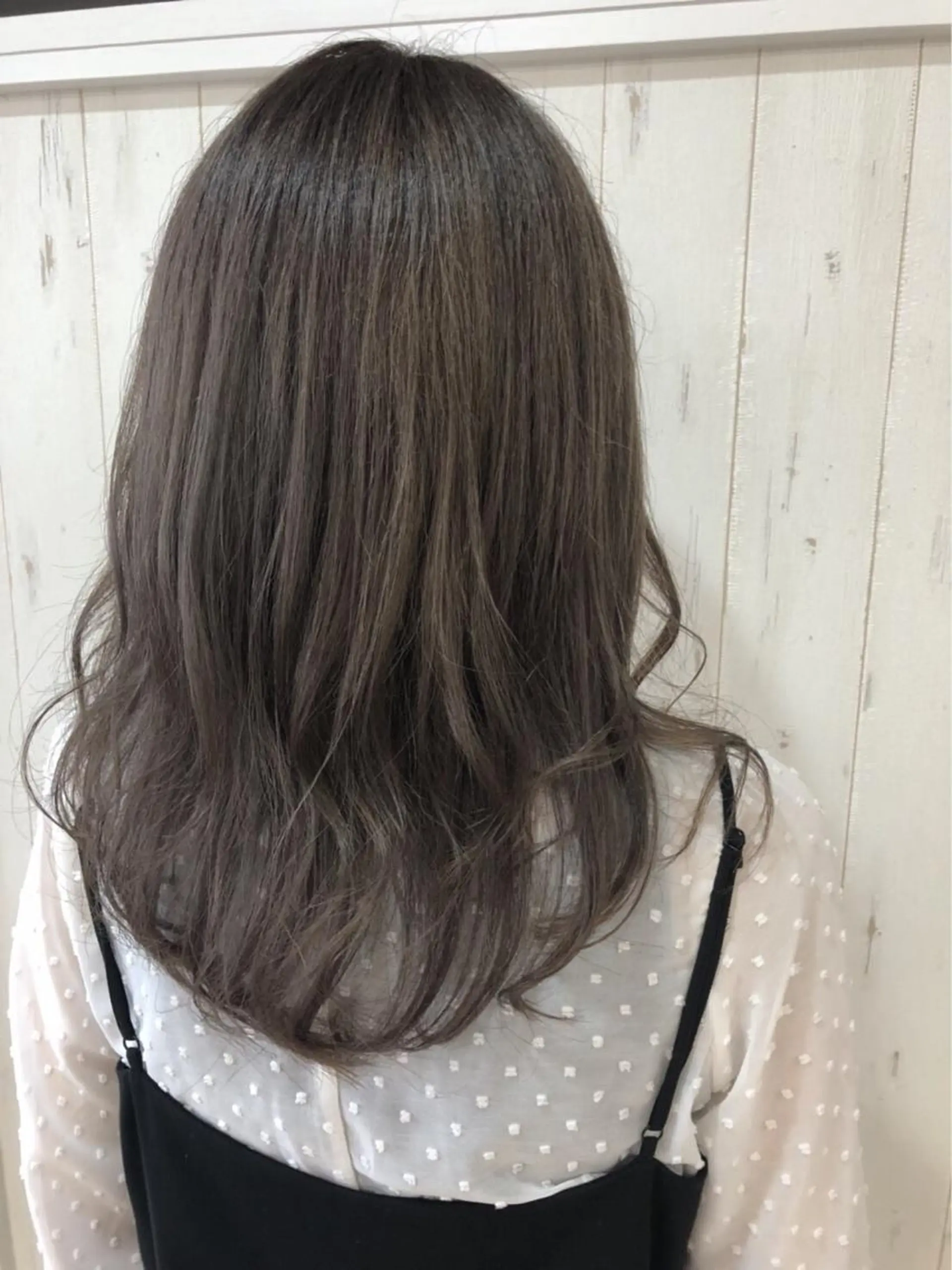 セミロング カラー パーマ ヘアアレンジ キッズ ネイル マツエク・マツパ メンズ人気NO,1 Genieジーニーのヘアスタイル