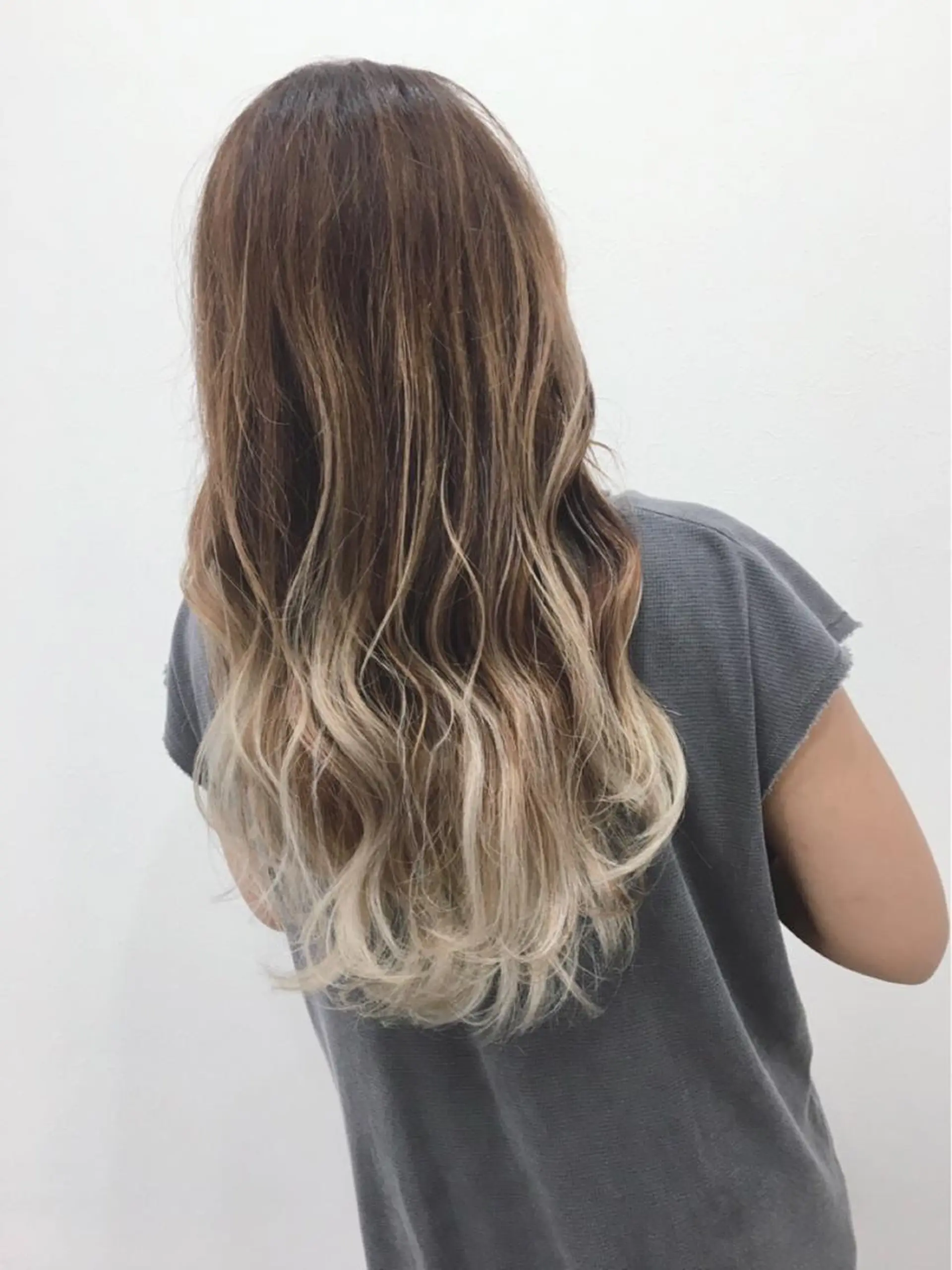 ロング カラー バレイヤージュ ブリーチ レイヤーカット カット ヘアカラー トリートメント Hair Space Local所属・長塚 翔也のヘアスタイル