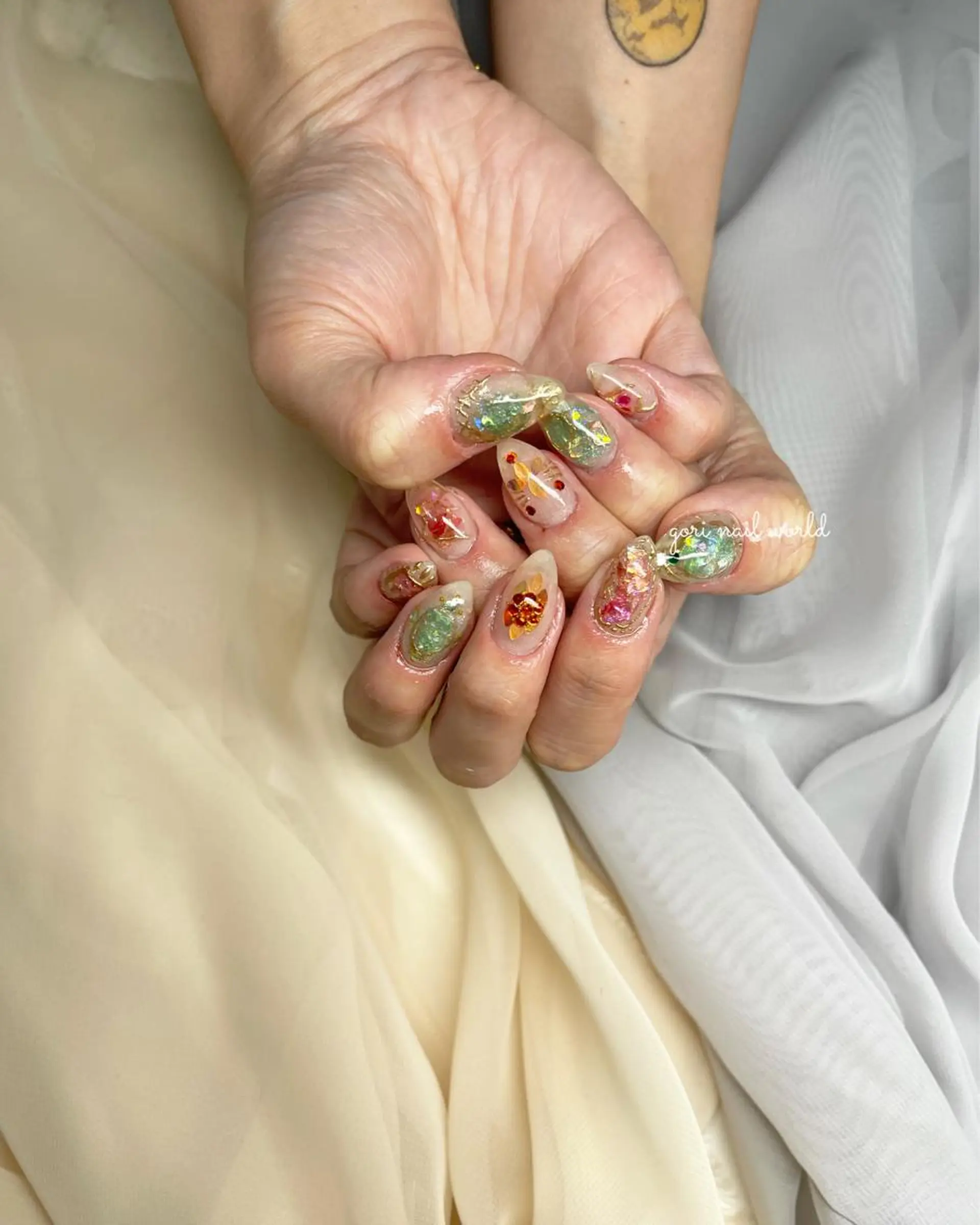 ネイル 𝐠𝐨𝐫𝐢 𝐧𝐚𝐢𝐥のネイルデザイン