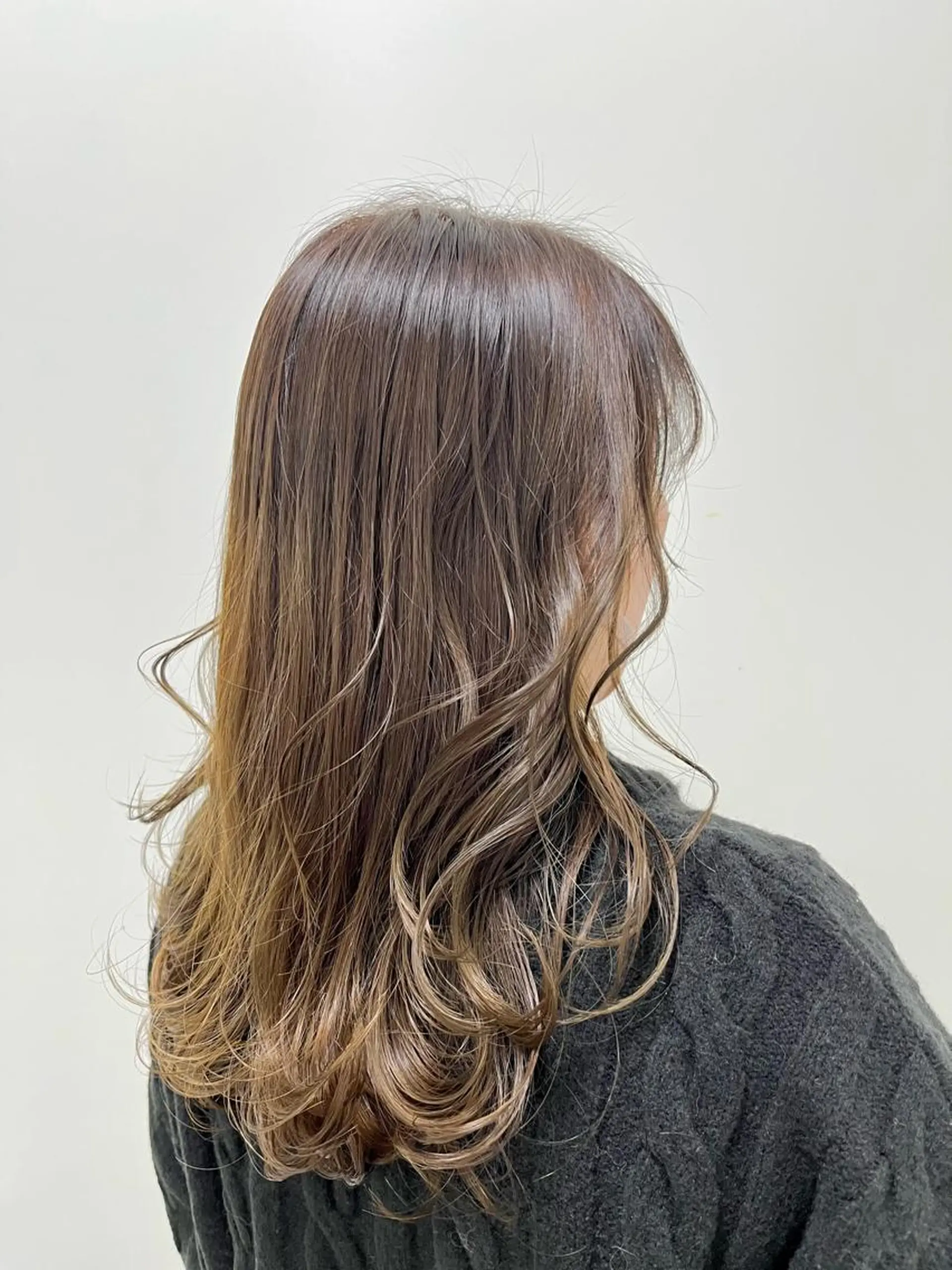 ミディアム カラー パーマ 新宿/小顔レイヤー/ 顔まわり/西慶太朗のヘアスタイル