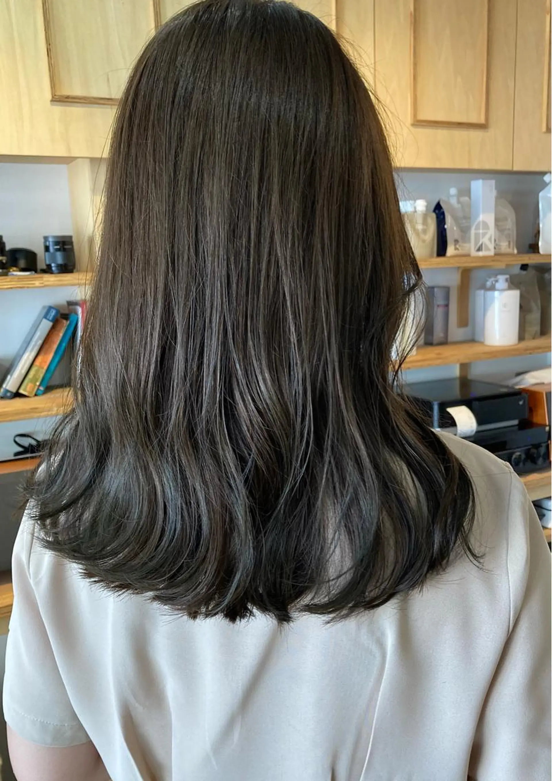 ミディアム roka ノゾミのヘアスタイル