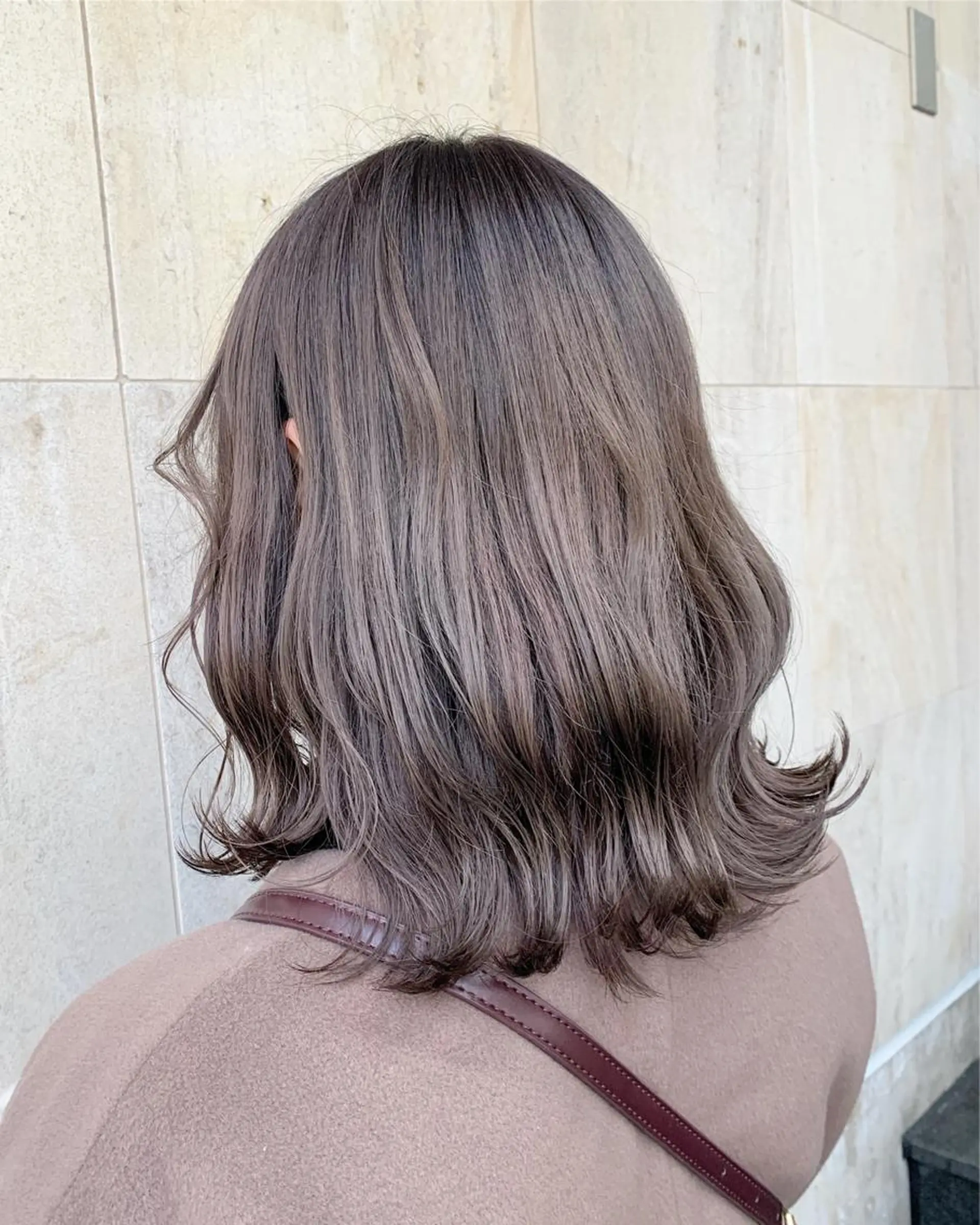 セミロング カラー ヘアアレンジ ベージュカラー フォギーベージュ ✨艶髪✨透明感✨ 山内大樹のヘアスタイル