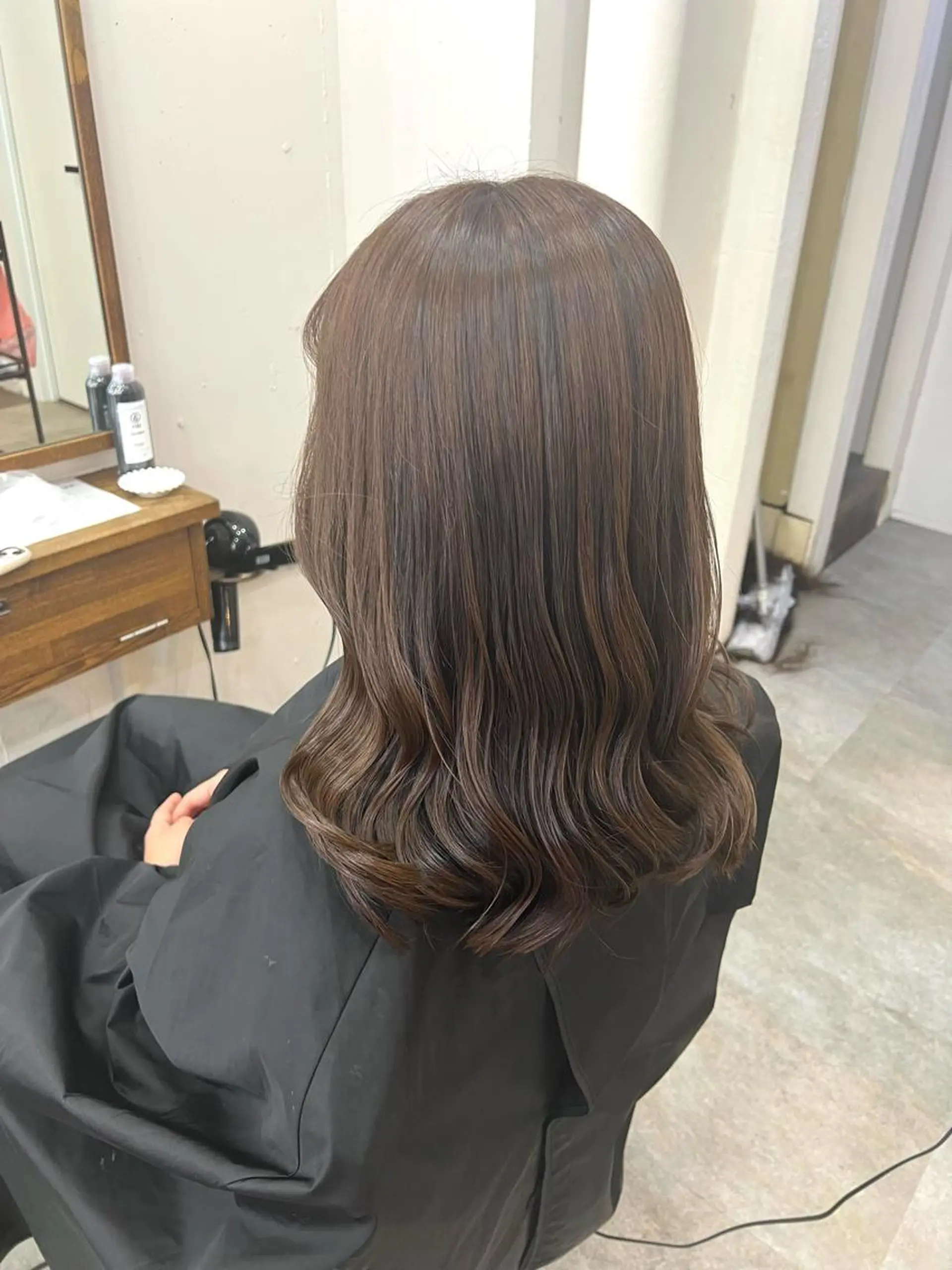 ミディアム カット ヘアカラー トリートメント 店長🩷艶カラー 🧡💛リサ🫧のヘアスタイル