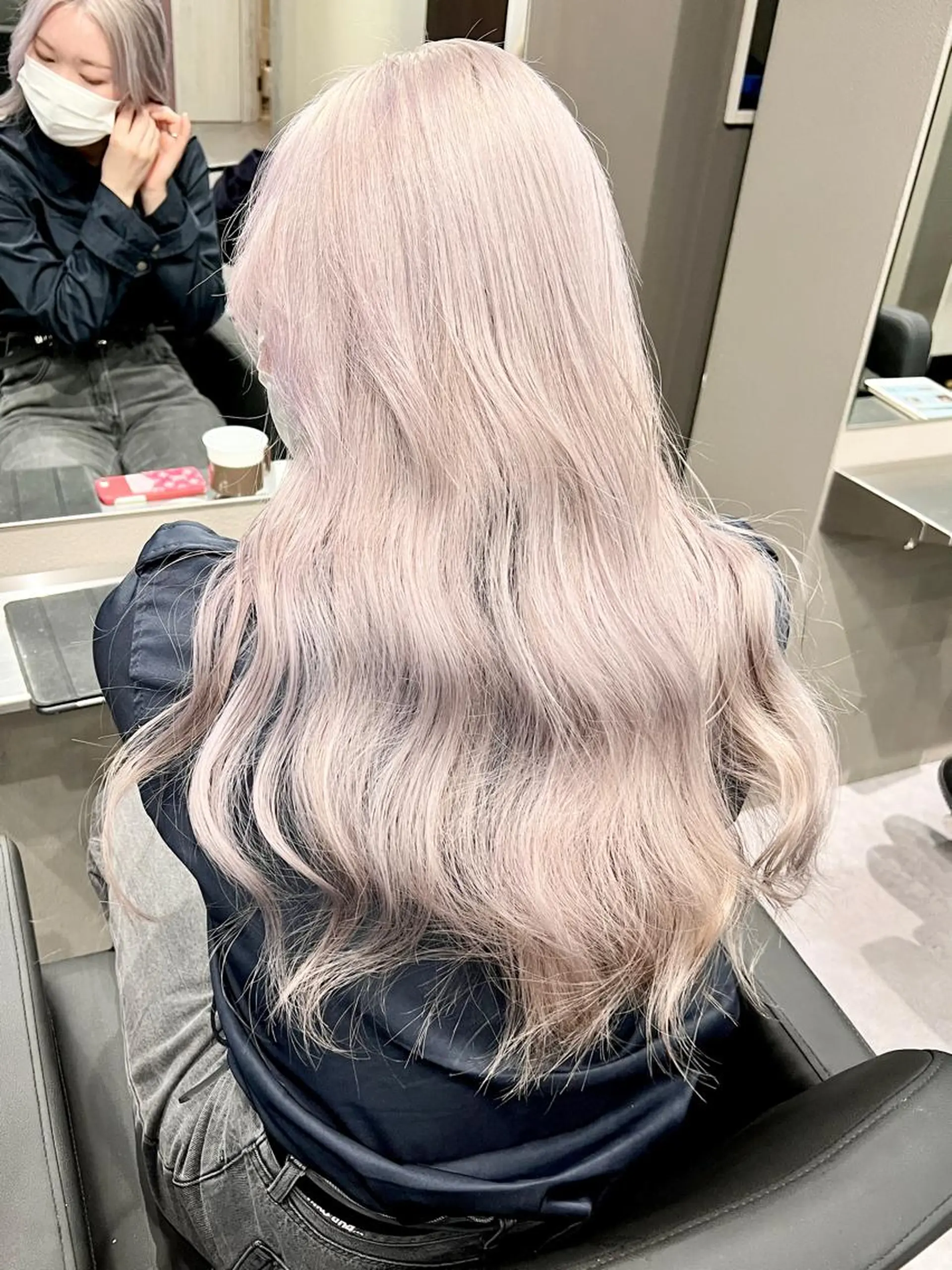 ロング カラー ブリーチ Via officialのヘアスタイル