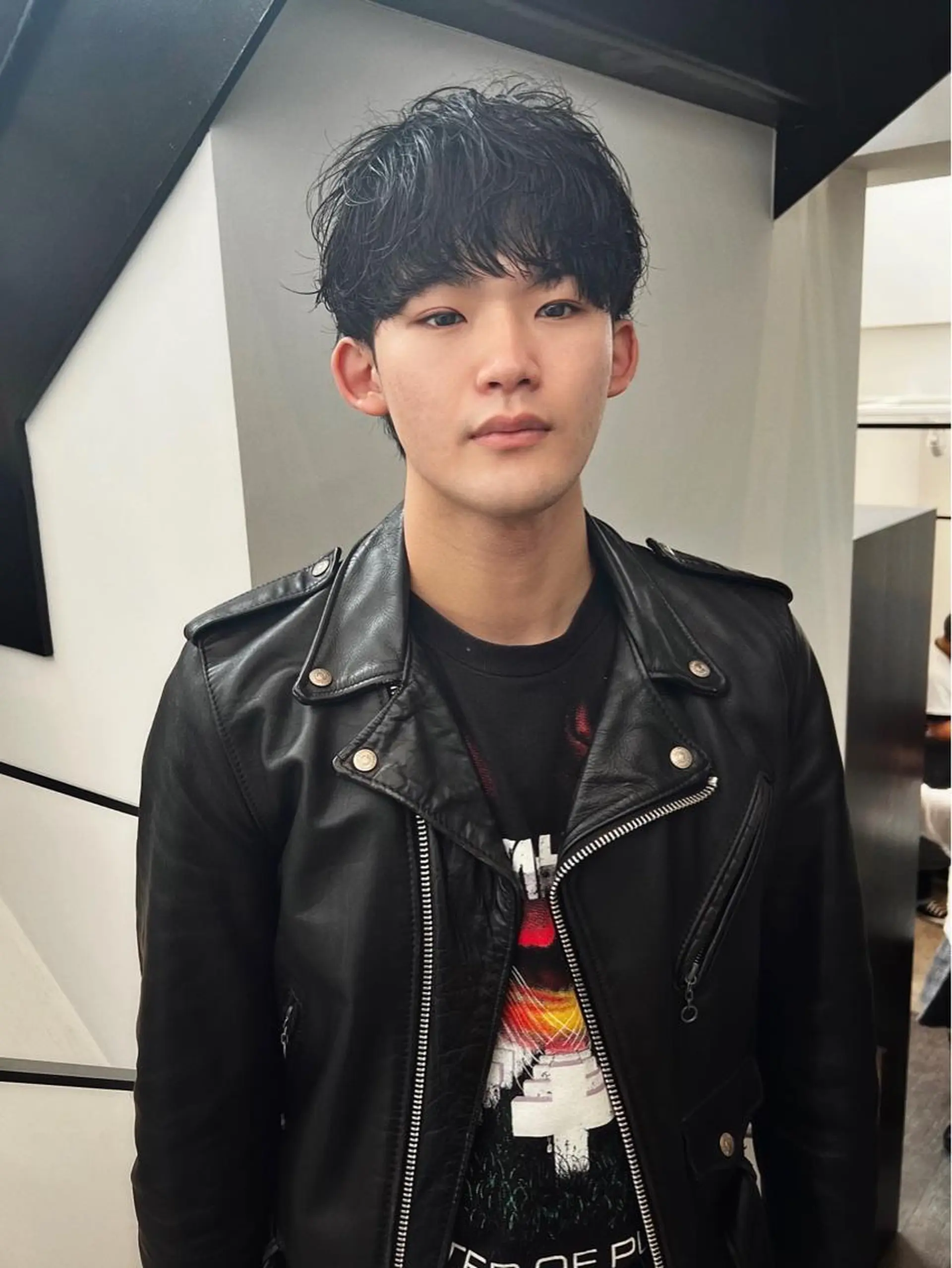 パーマ メンズ メンズパーマ ニュアンスパーマ カット パーマ Qin shaire salon 原宿verno店所属・【センターパート】 ETO／江藤翼の眉毛・アイブロウイメージ