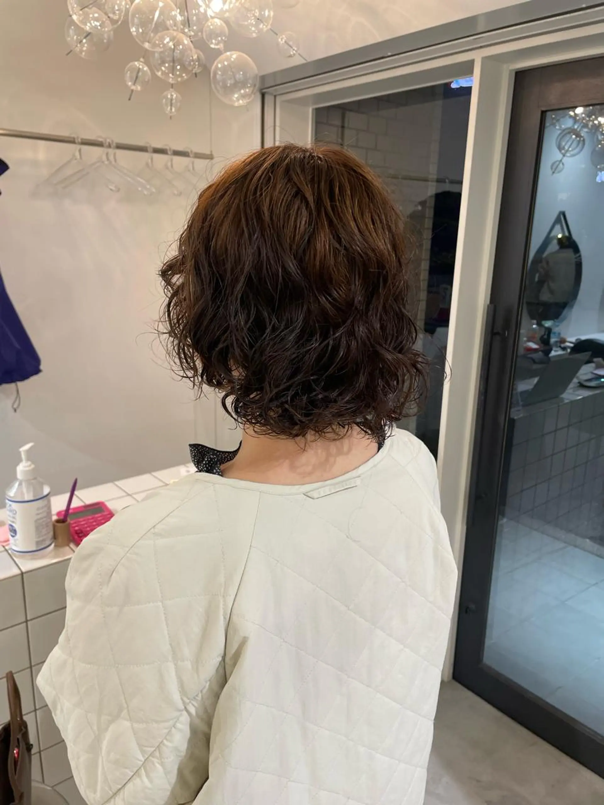ミディアム パーマ Koto🌿 ブリーチなしカラーのヘアスタイル
