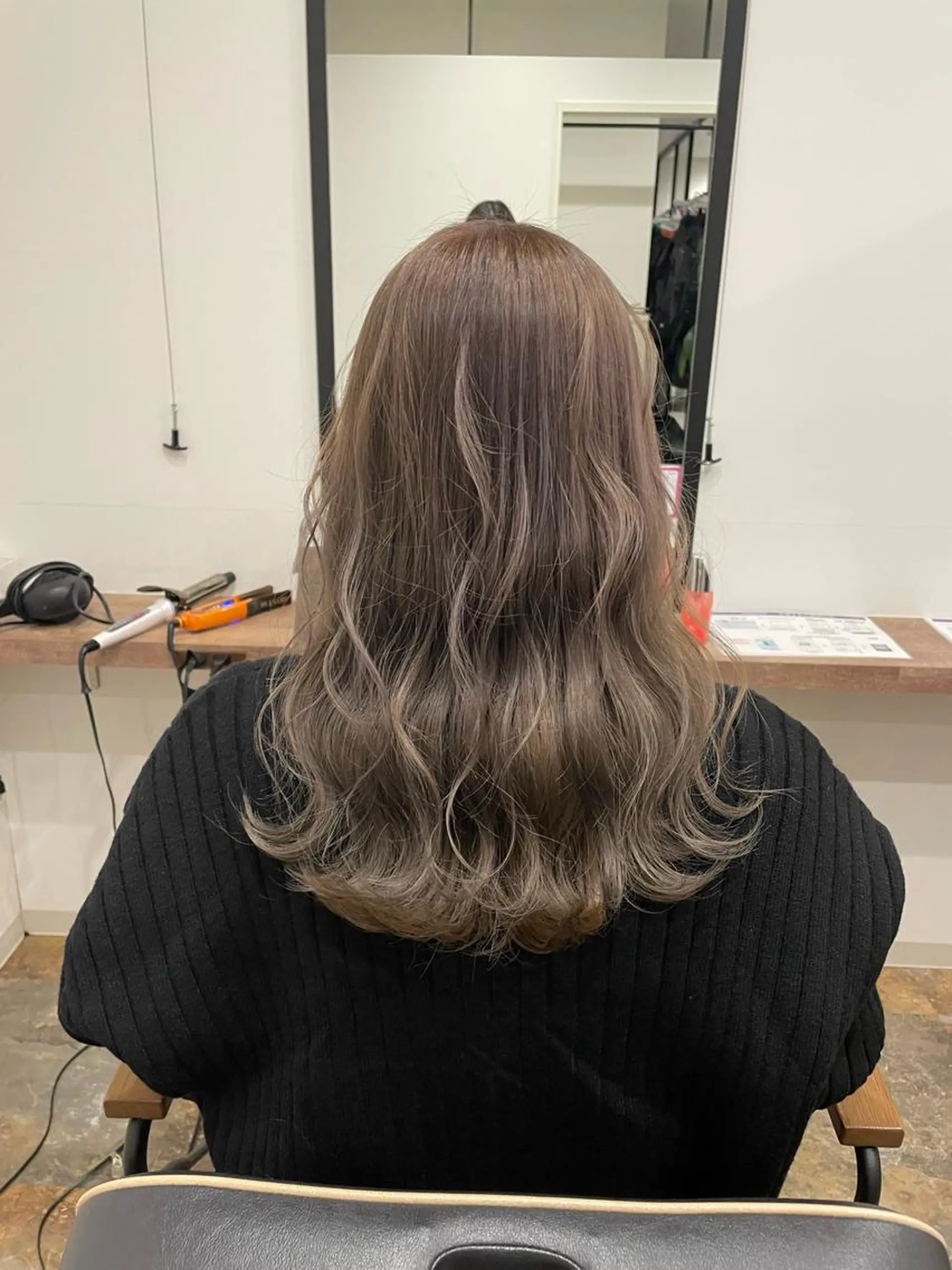 セミロング ヘアカラー CHESS所属・星 優南のヘアスタイル