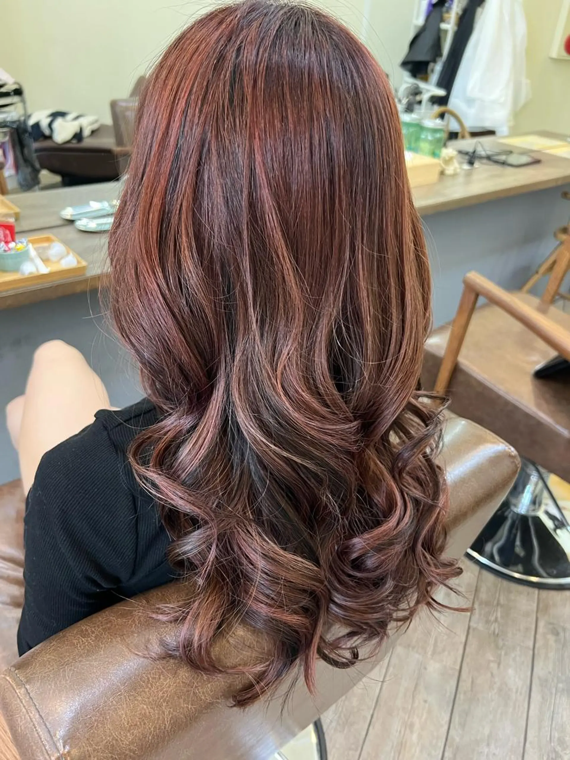 ロング カラー 鶴見 和美のヘアスタイル