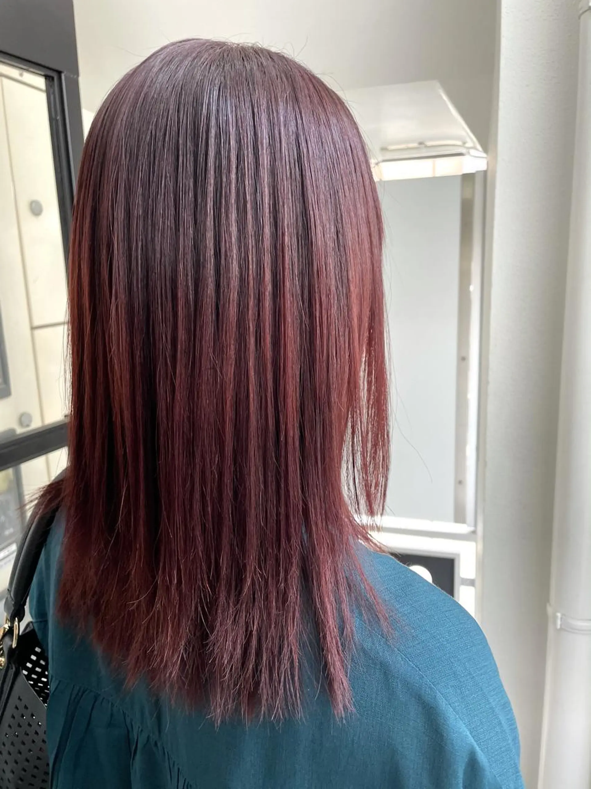 カラー レッドカラー miu .のヘアスタイル