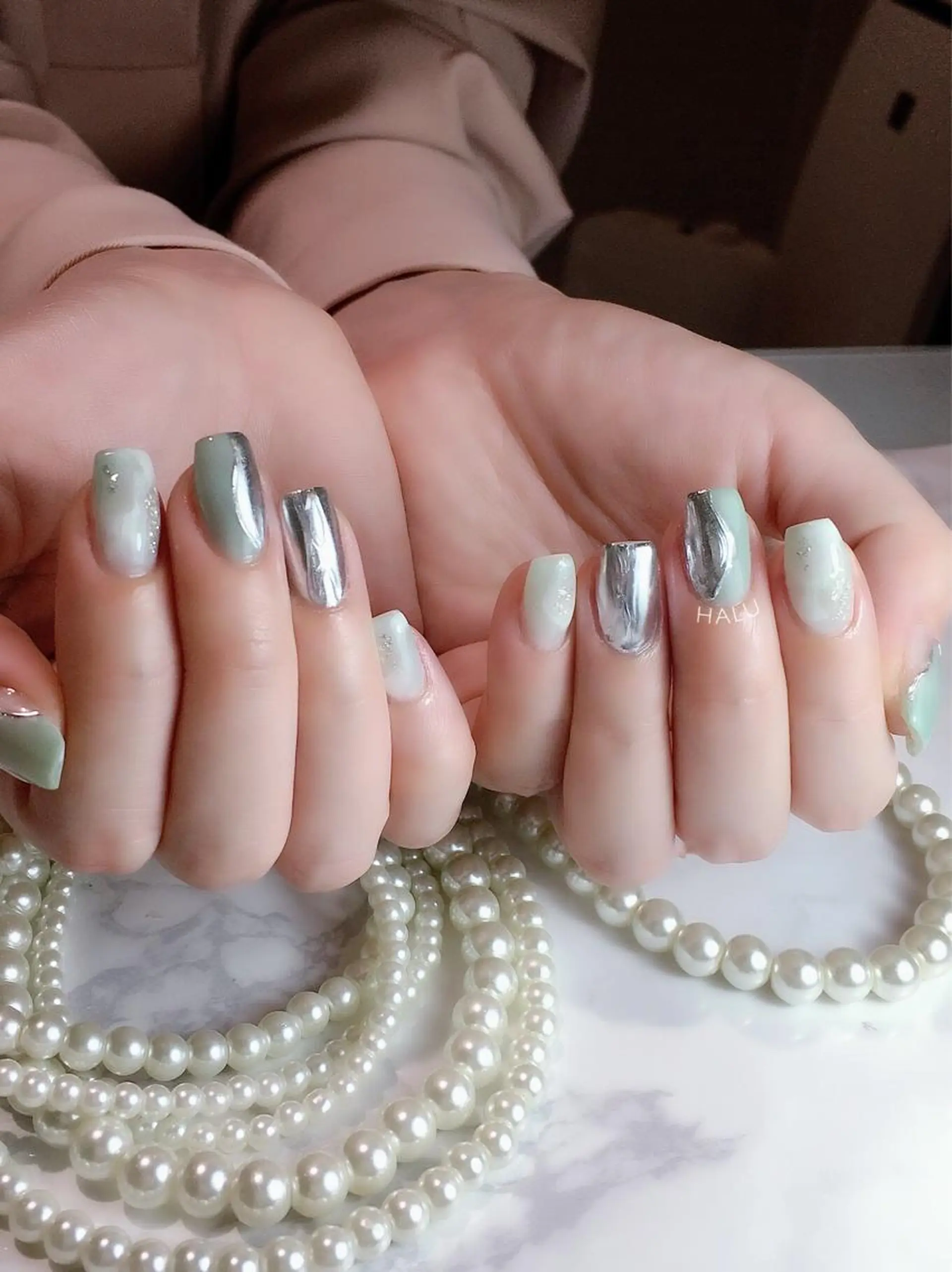 ネイル グリーン ミラーネイル HALU ハルのネイルデザイン