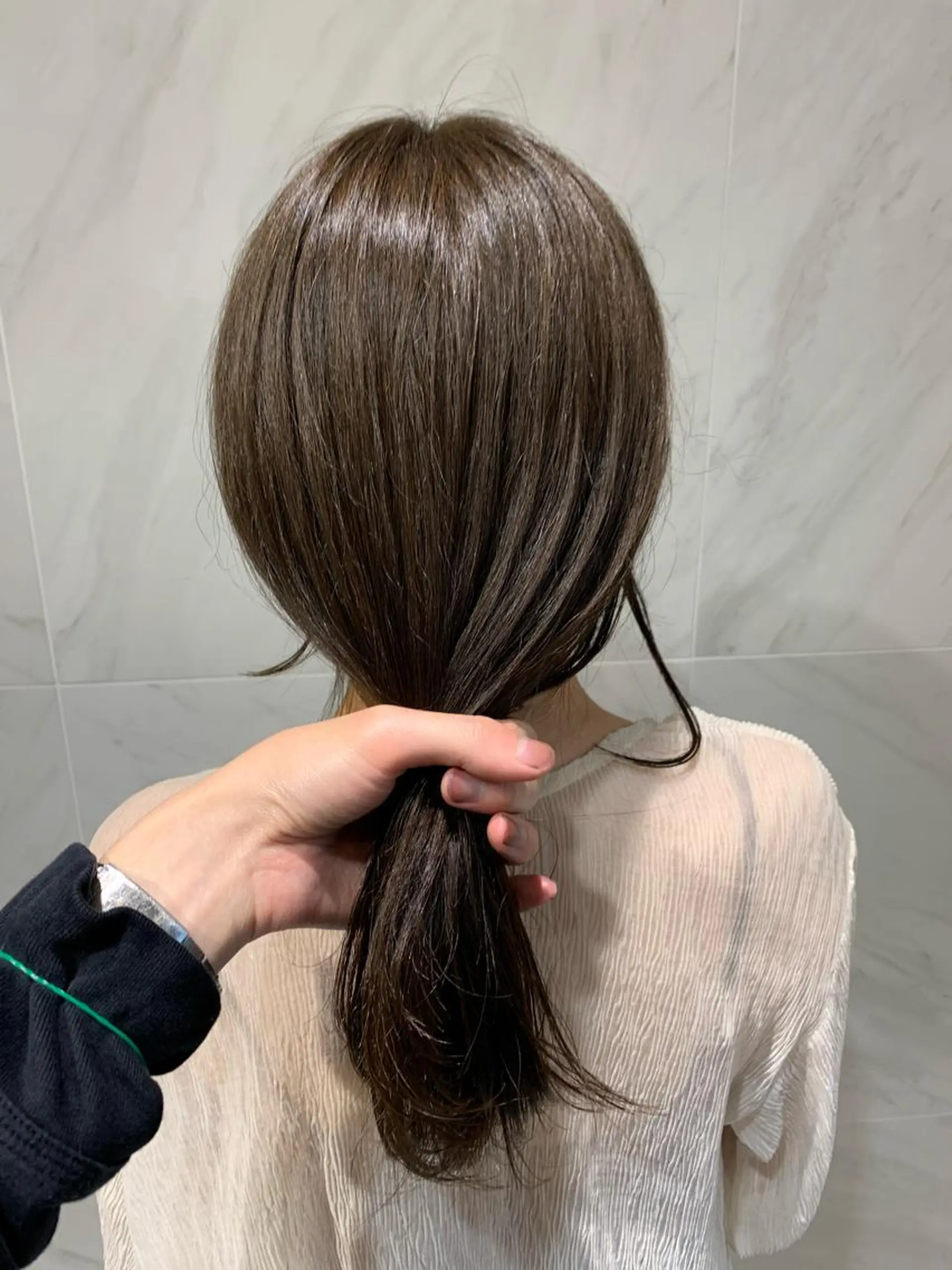 ミディアム カラー ベージュカラー 透明感カラー オリーブベージュ TENELE所属・チバ タクミのヘアスタイル