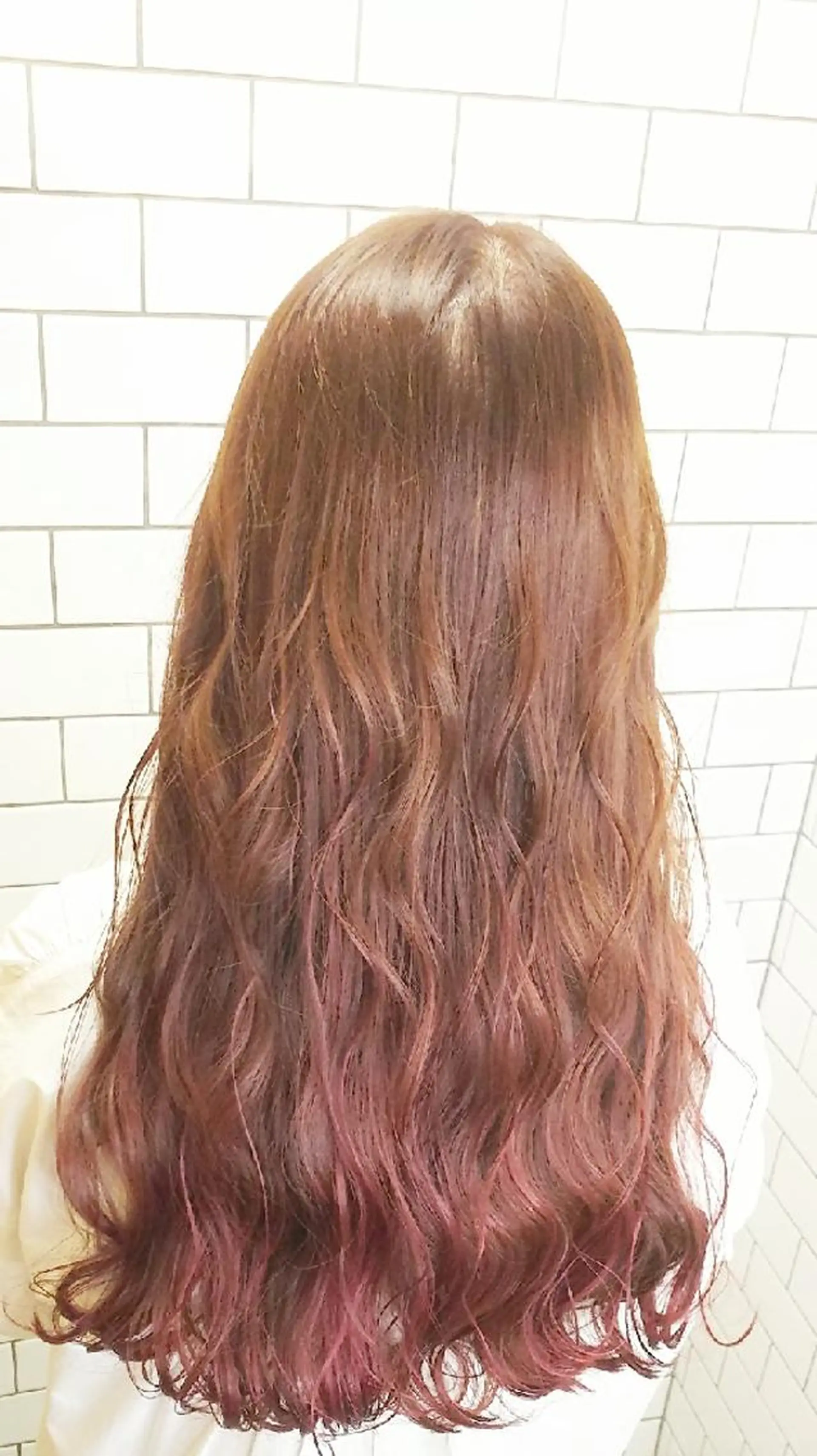 ロング カラー LUXBE GALLERY なんば駅前店所属・ラックスビーギャラリ ー AKICOのヘアスタイル